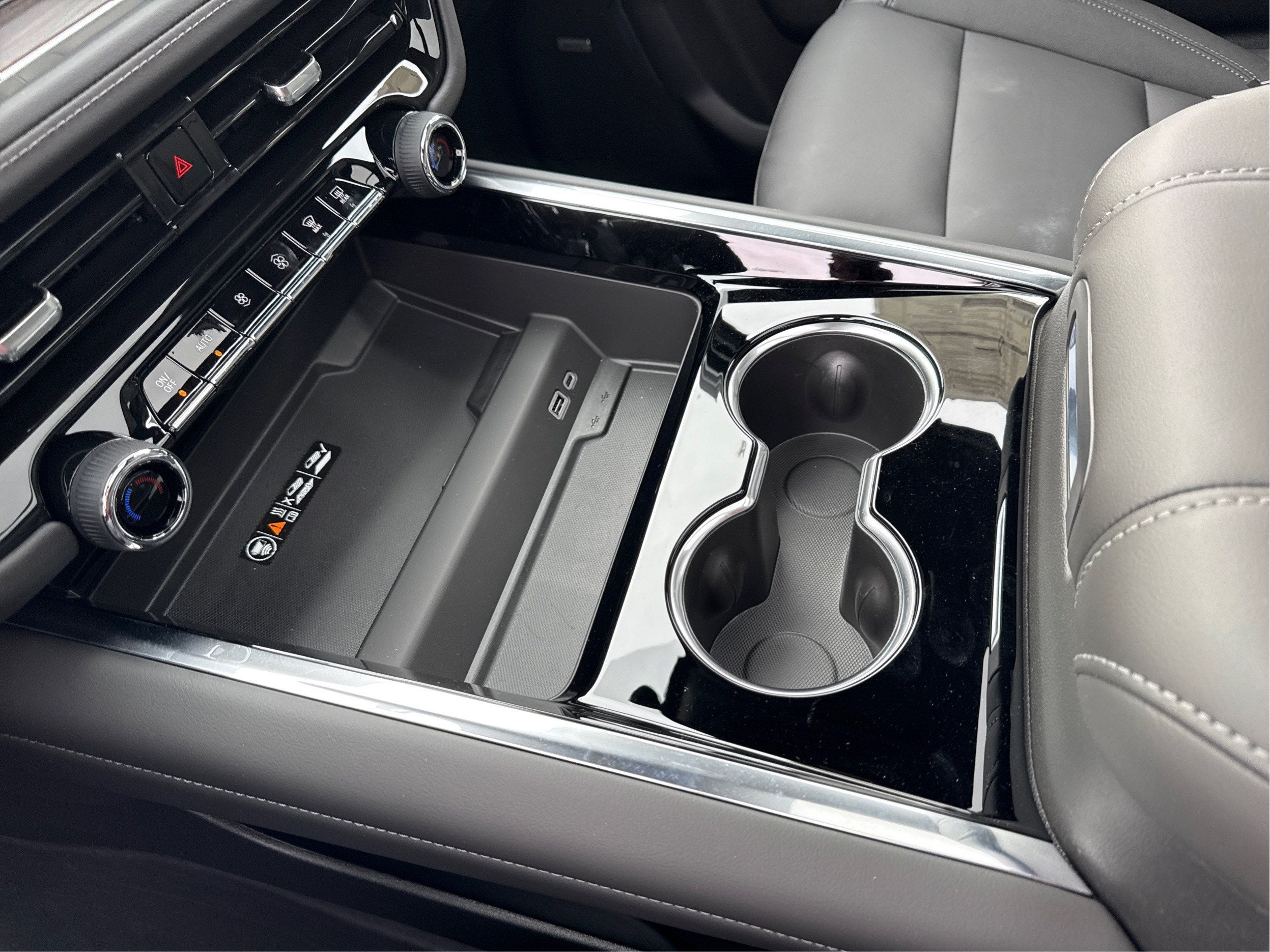2026 Chevrolet Suburban Z71 - Photo 15