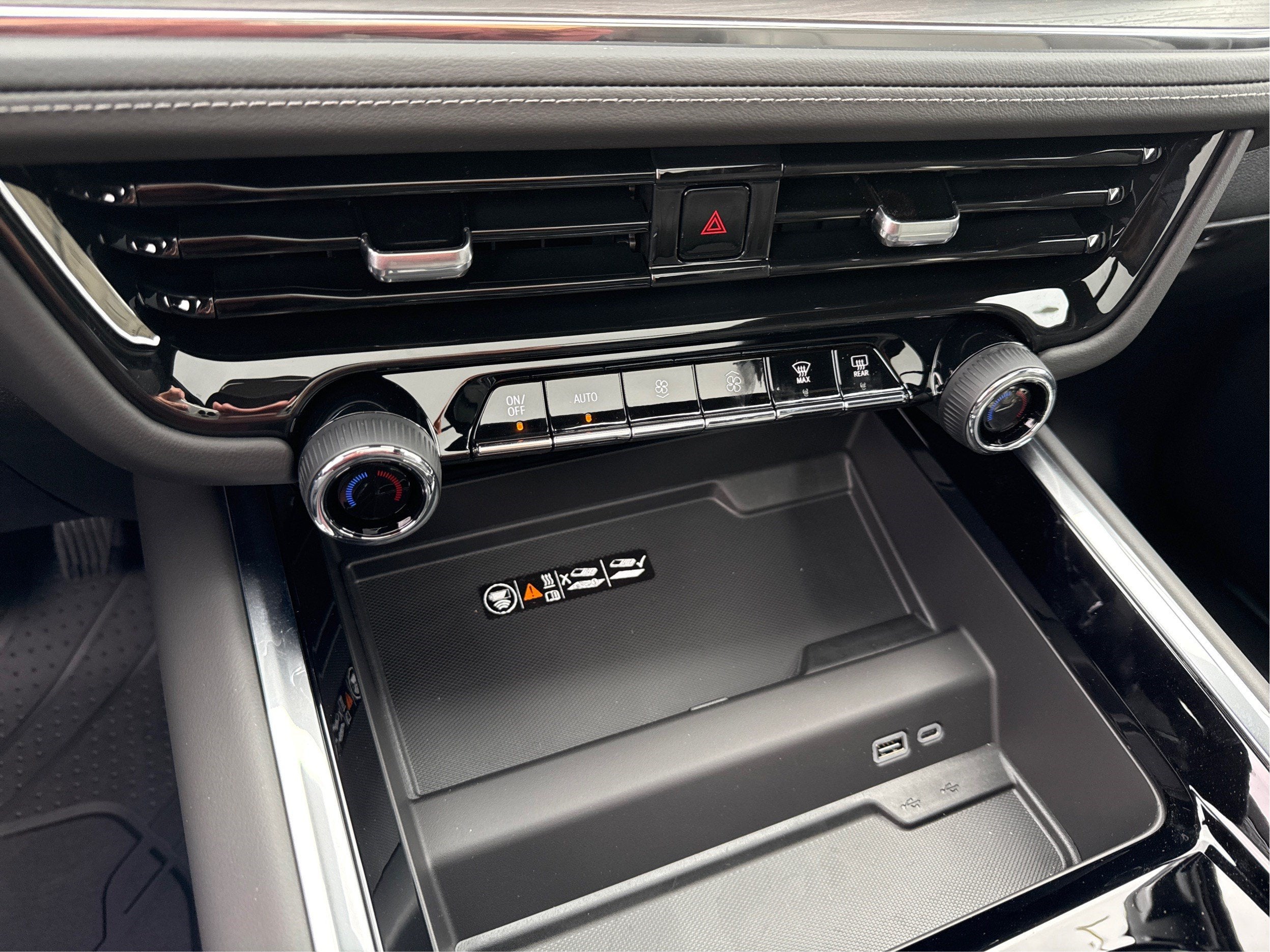 2026 Chevrolet Suburban Z71 - Photo 27