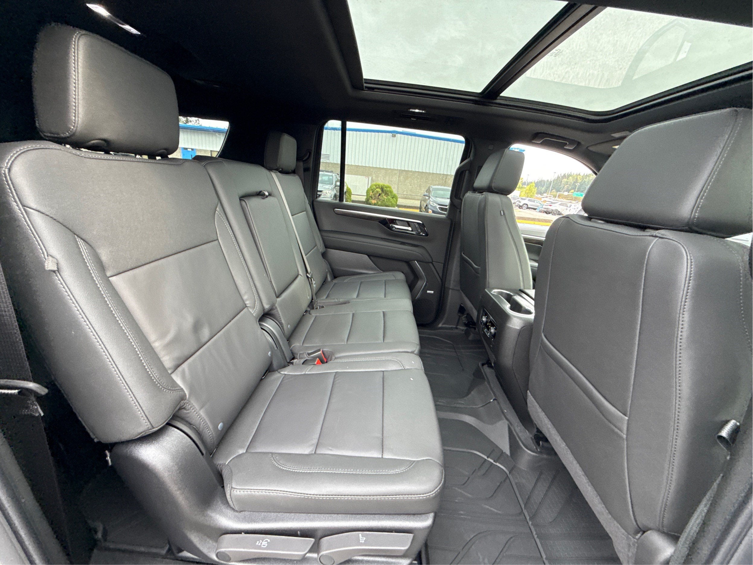 2026 Chevrolet Suburban Z71 - Photo 31