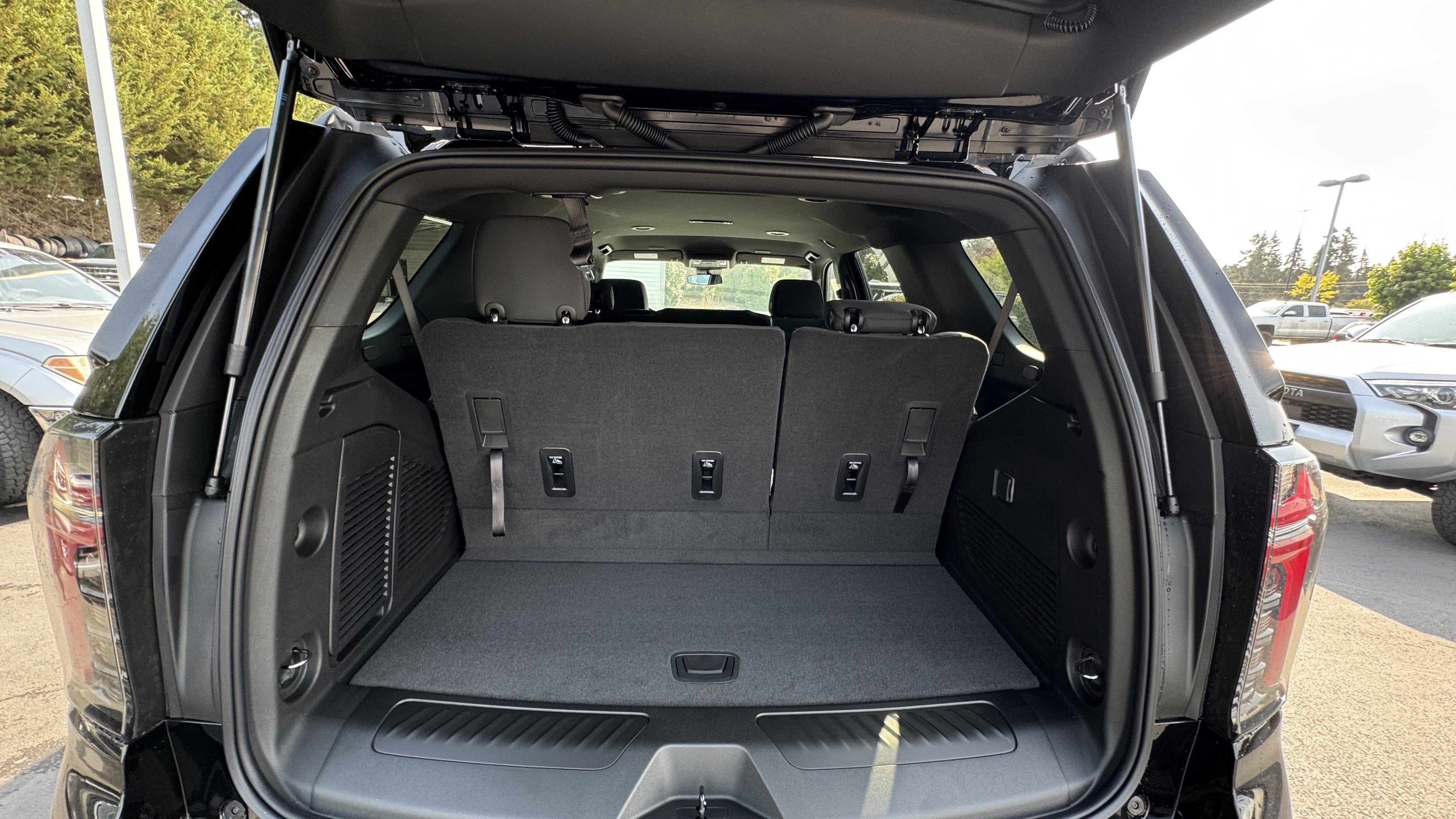 2025 Chevrolet Tahoe LS