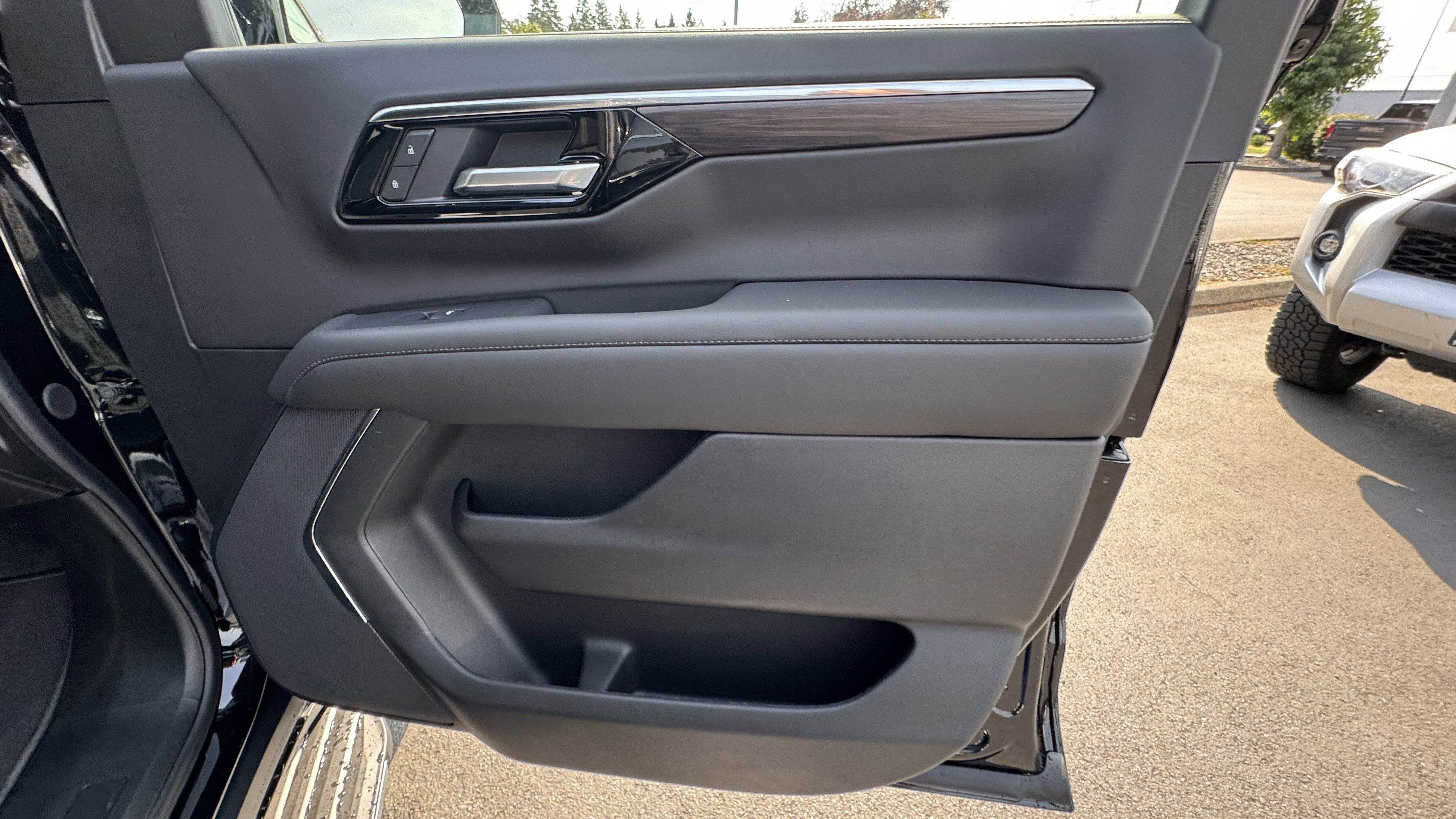 2025 Chevrolet Tahoe LS