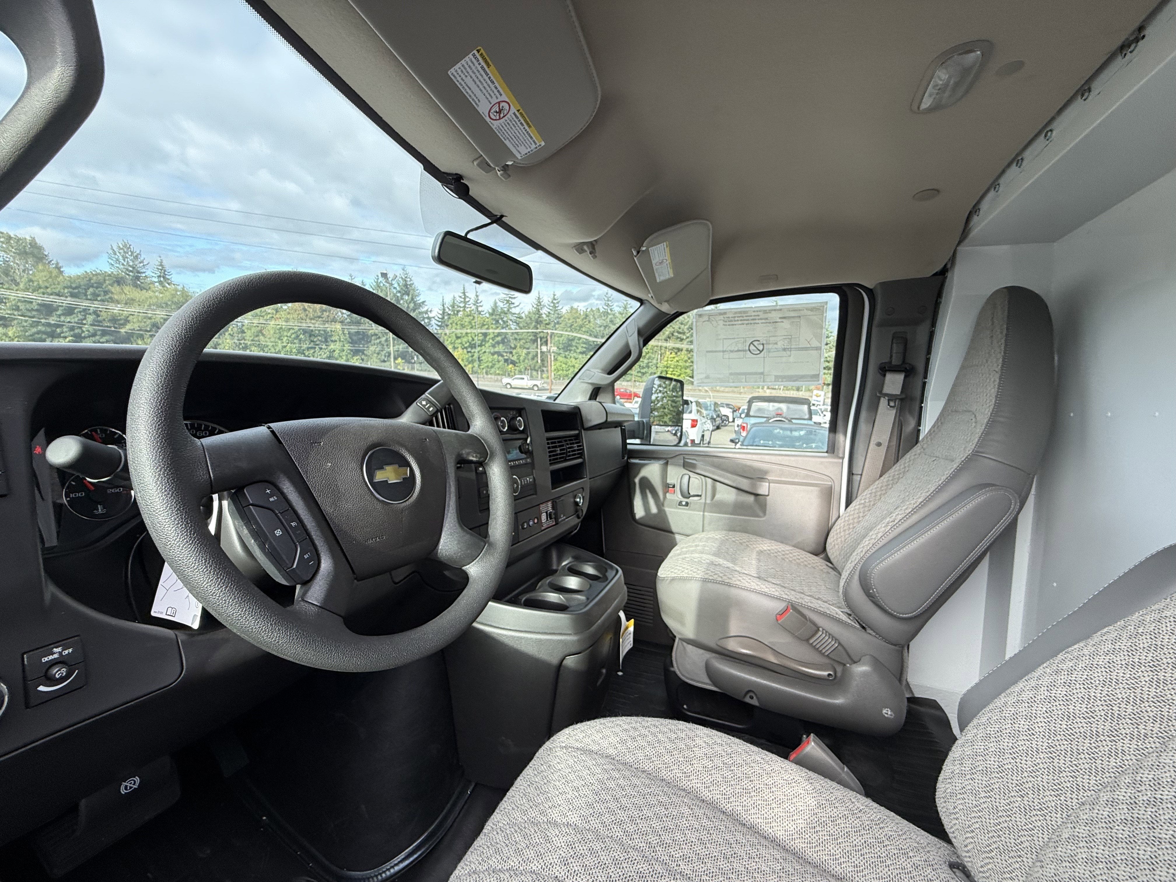 2025 Chevrolet Express Cutaway 3500 1WT