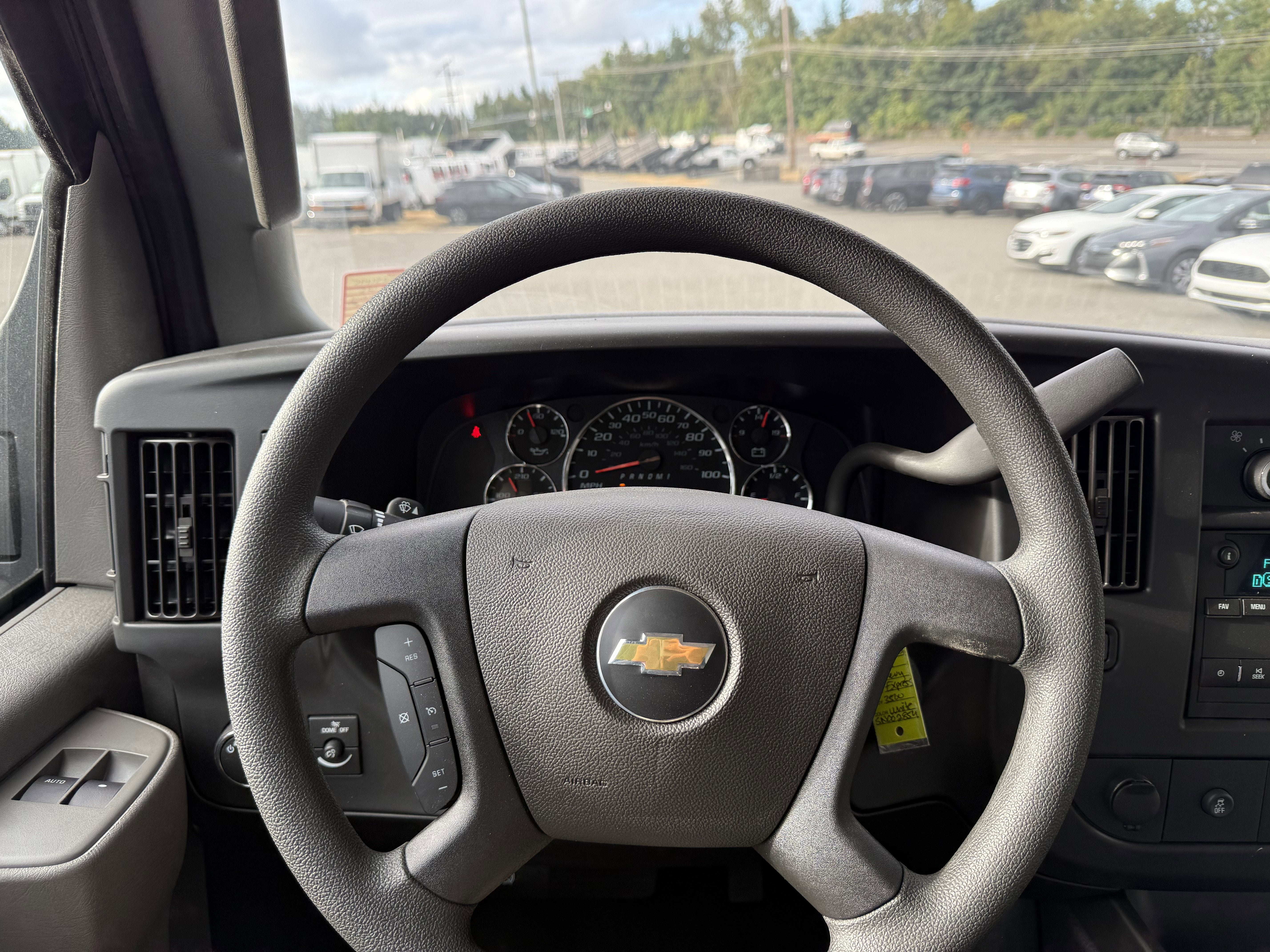 2025 Chevrolet Express Cutaway 3500 1WT