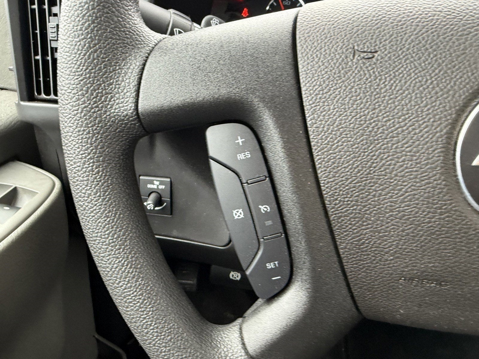 2024 Chevrolet Express Cutaway 3500 1WT