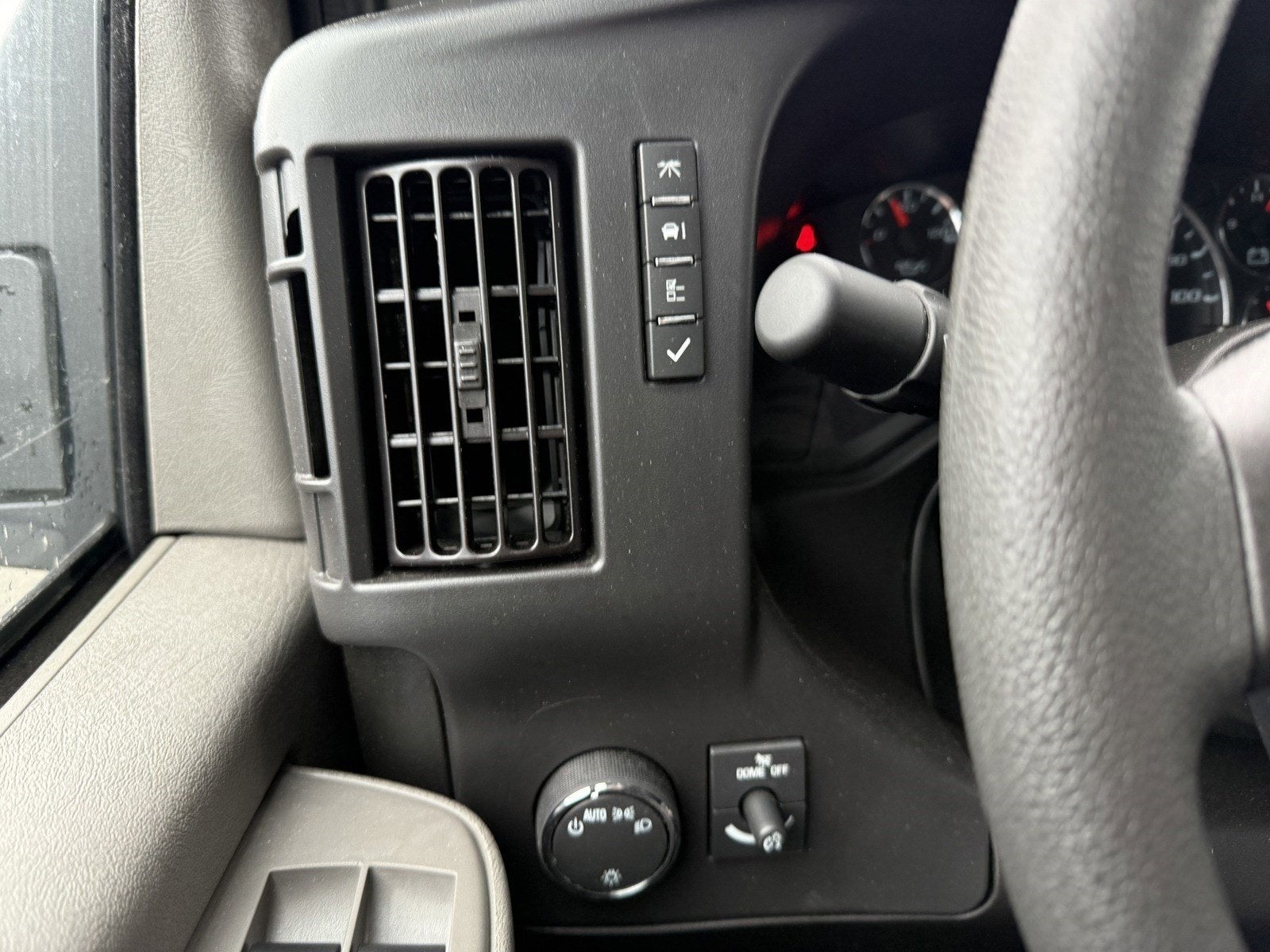 2024 Chevrolet Express Cutaway 3500 1WT