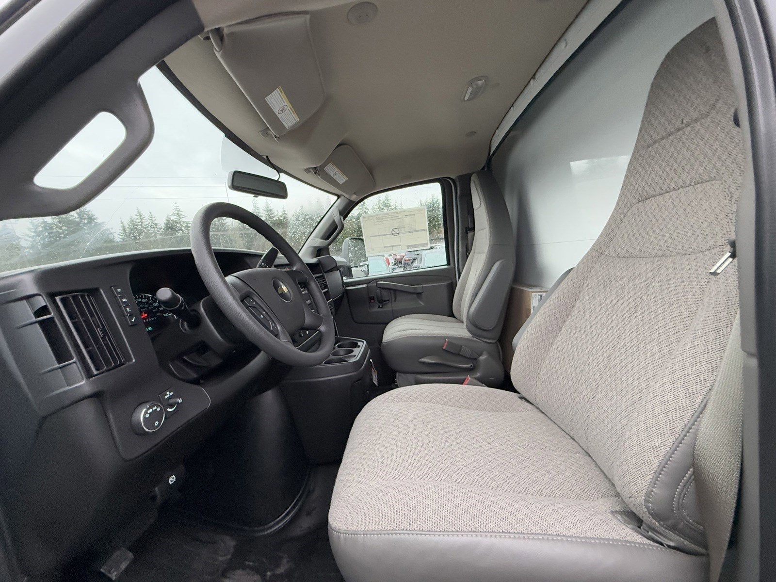 2024 Chevrolet Express Cutaway 3500 1WT