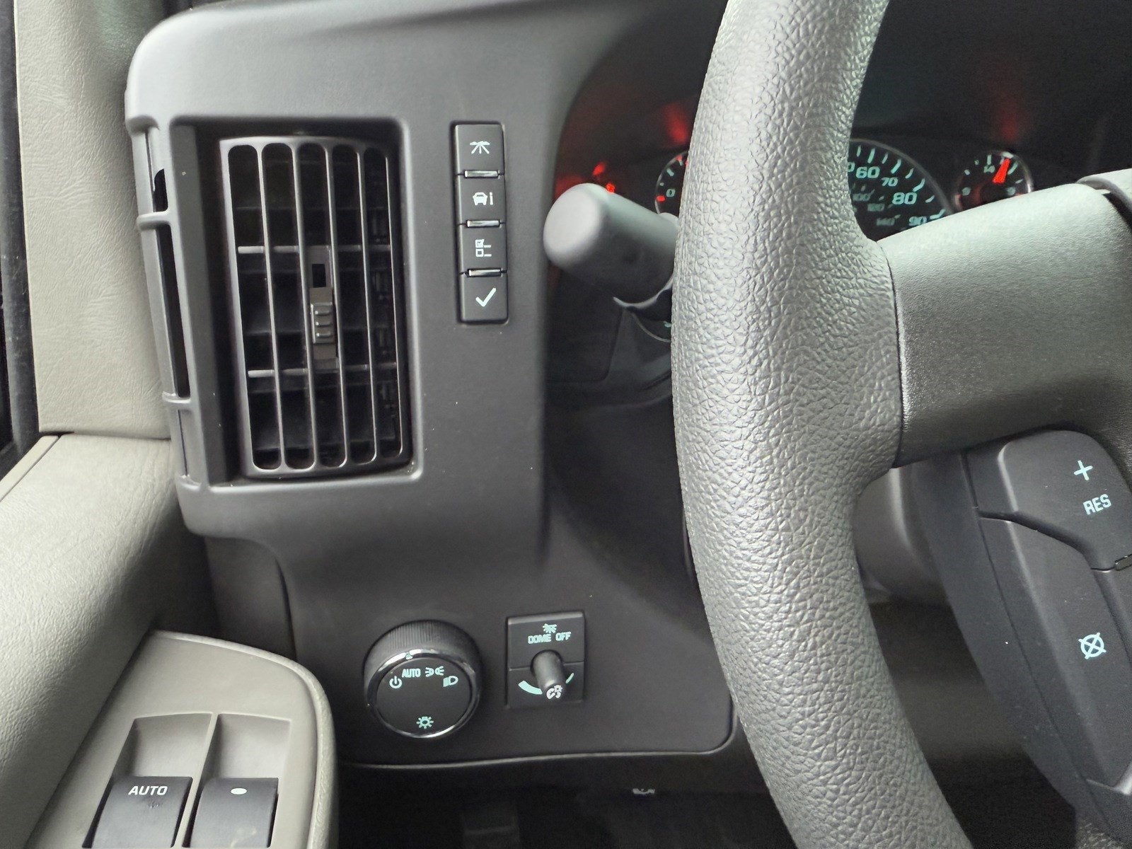 2024 Chevrolet Express Cutaway 3500 1WT