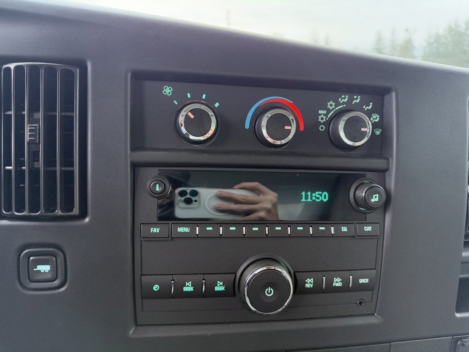 2024 Chevrolet Express Cutaway 3500 1WT