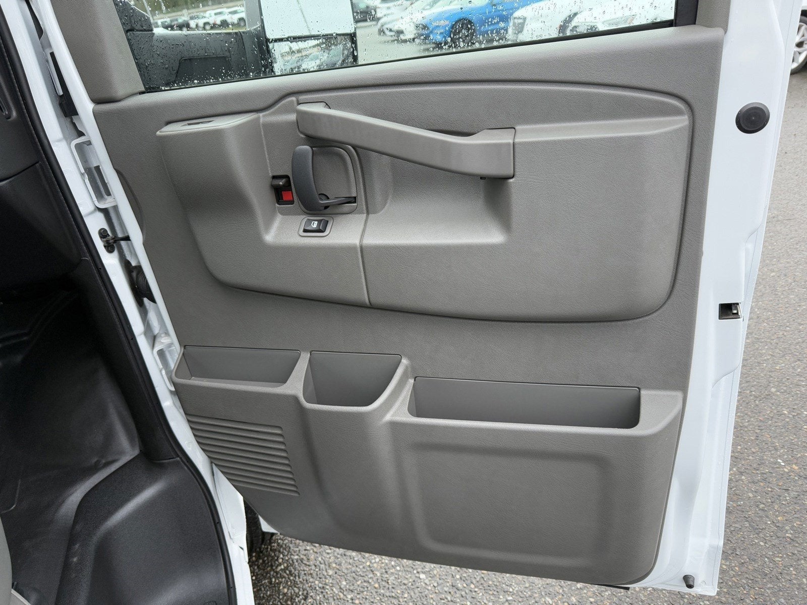 2024 Chevrolet Express Cutaway 3500 1WT