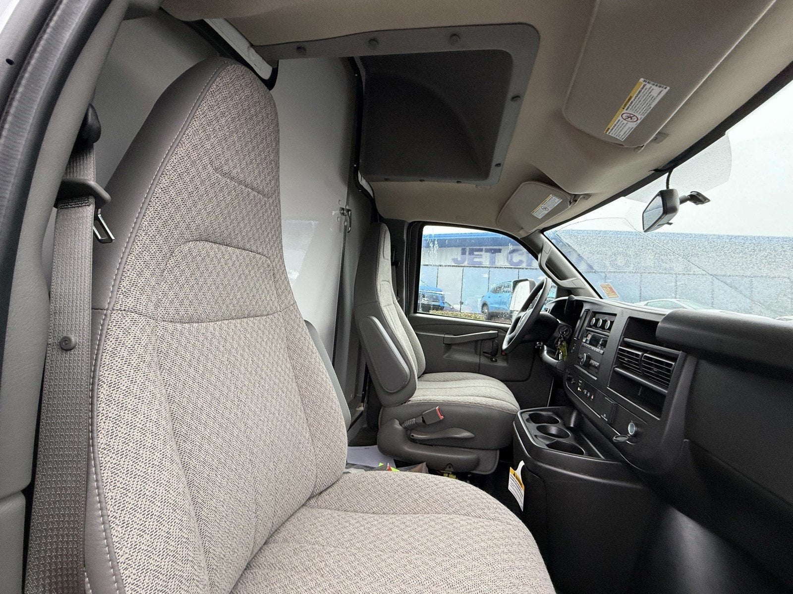 2024 Chevrolet Express Cutaway 3500 1WT