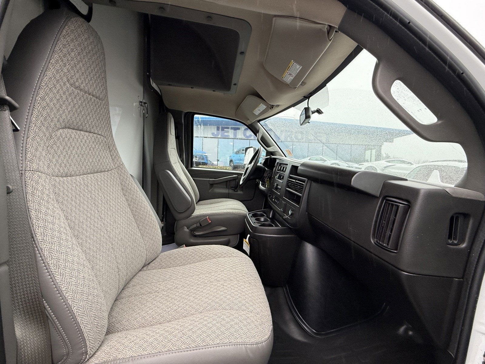 2024 Chevrolet Express Cutaway 3500 1WT