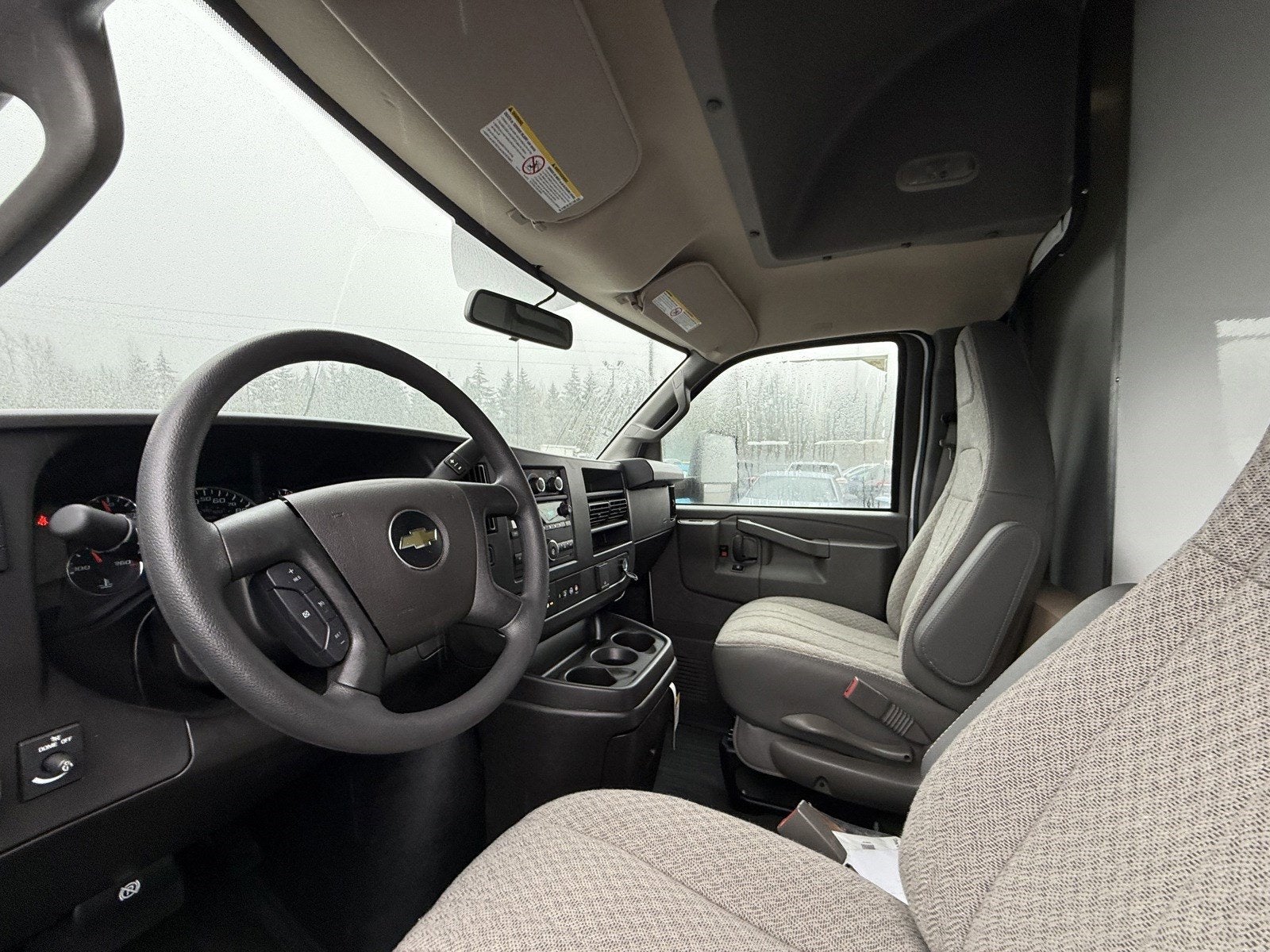 2024 Chevrolet Express Cutaway 3500 1WT