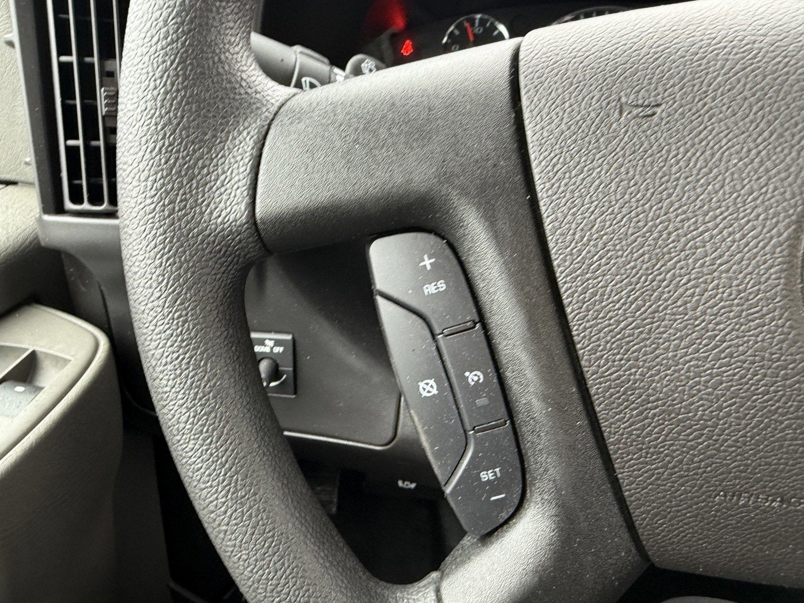 2024 Chevrolet Express Cutaway 3500 1WT