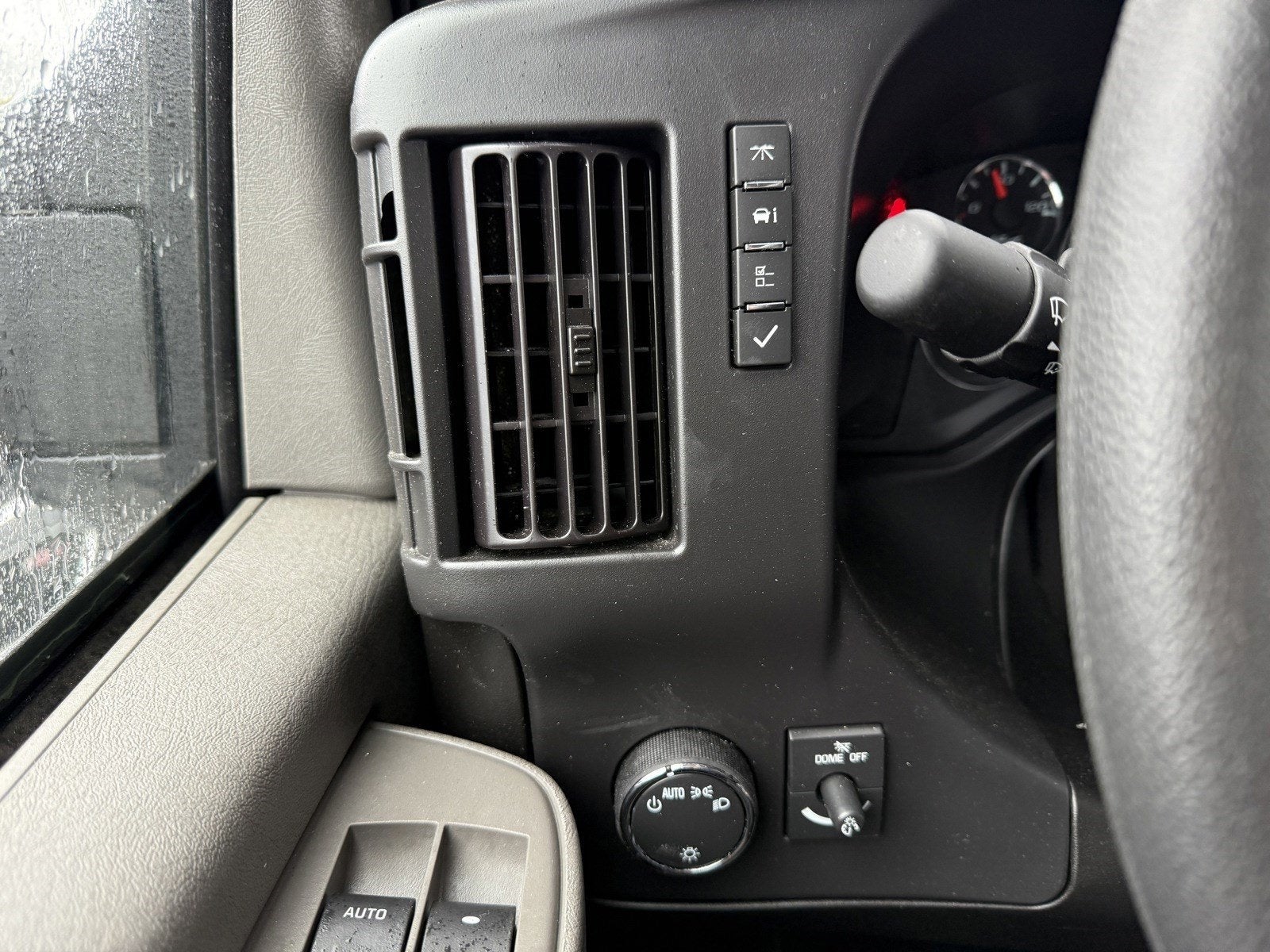 2024 Chevrolet Express Cutaway 3500 1WT