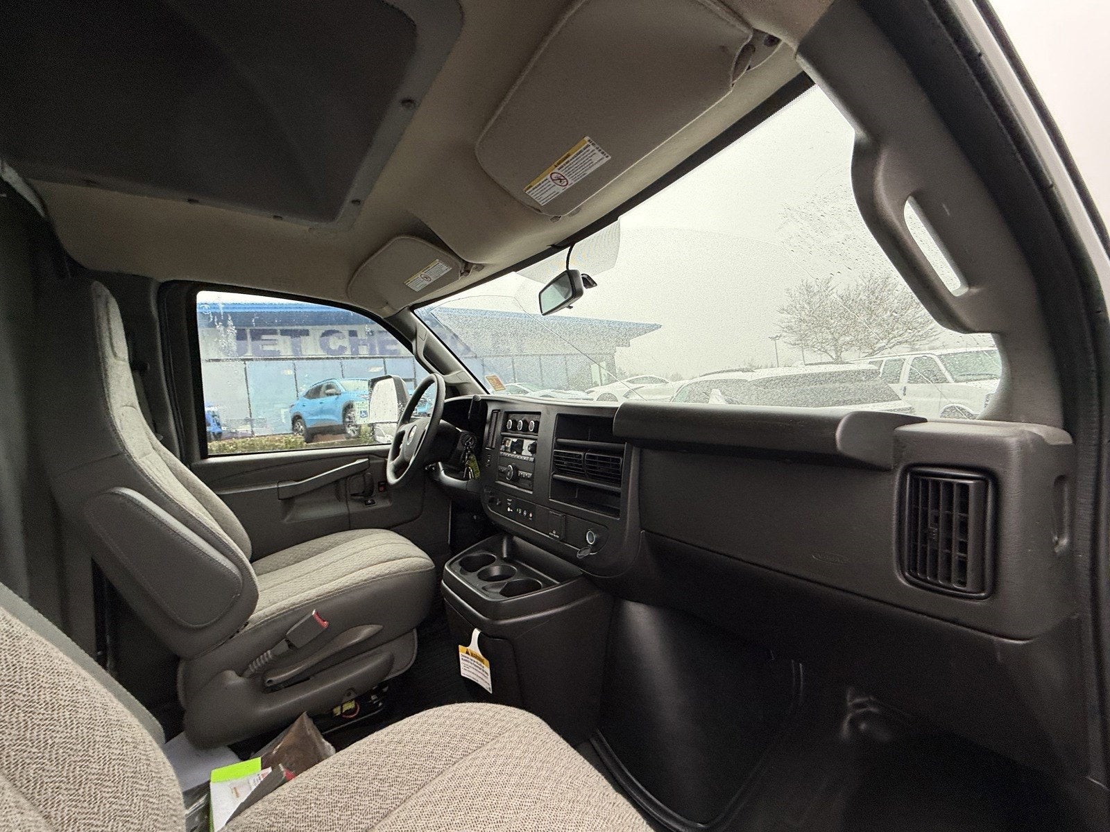 2024 Chevrolet Express Cutaway 3500 1WT