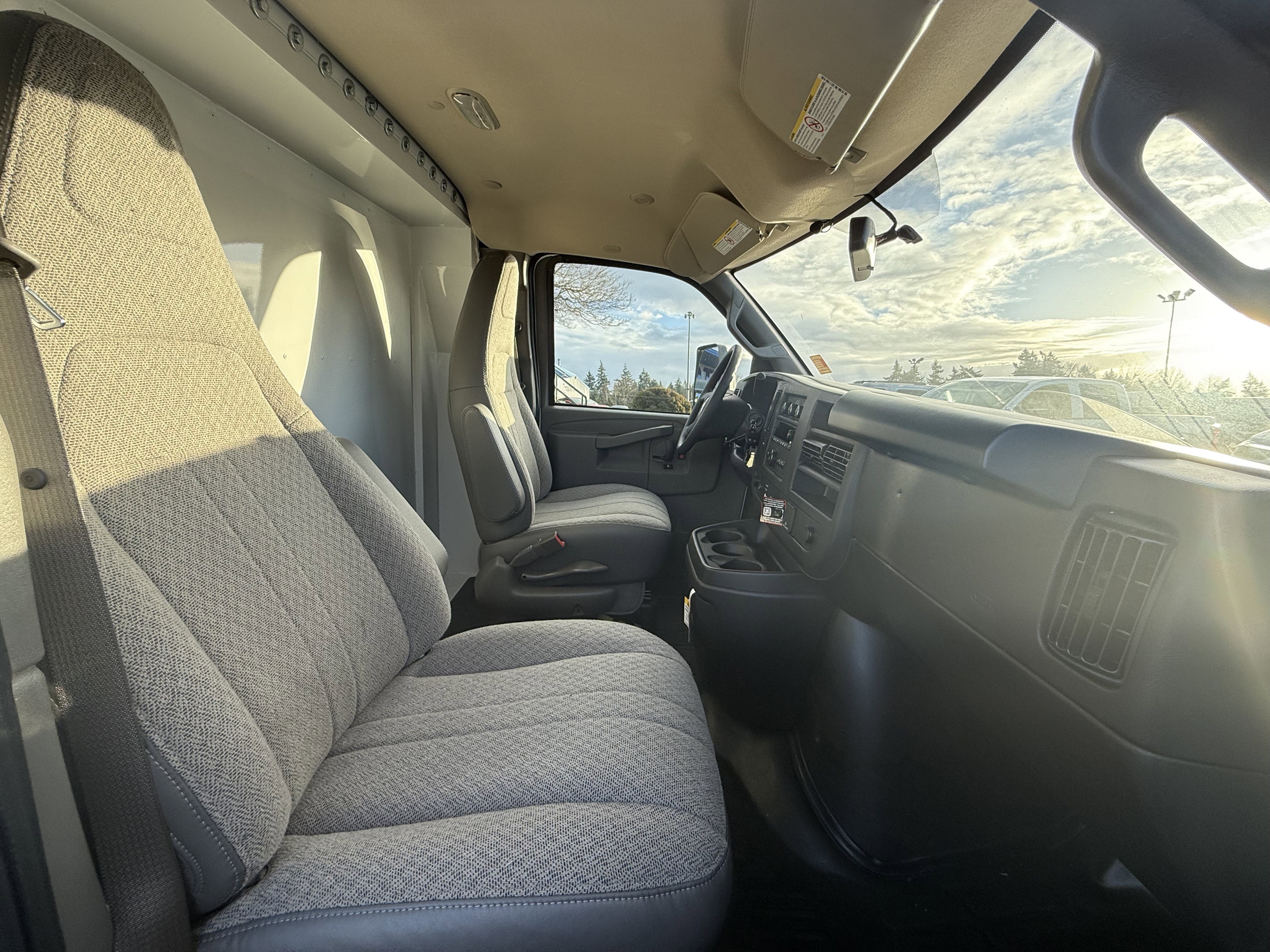 2025 Chevrolet Express Cutaway 3500 1WT