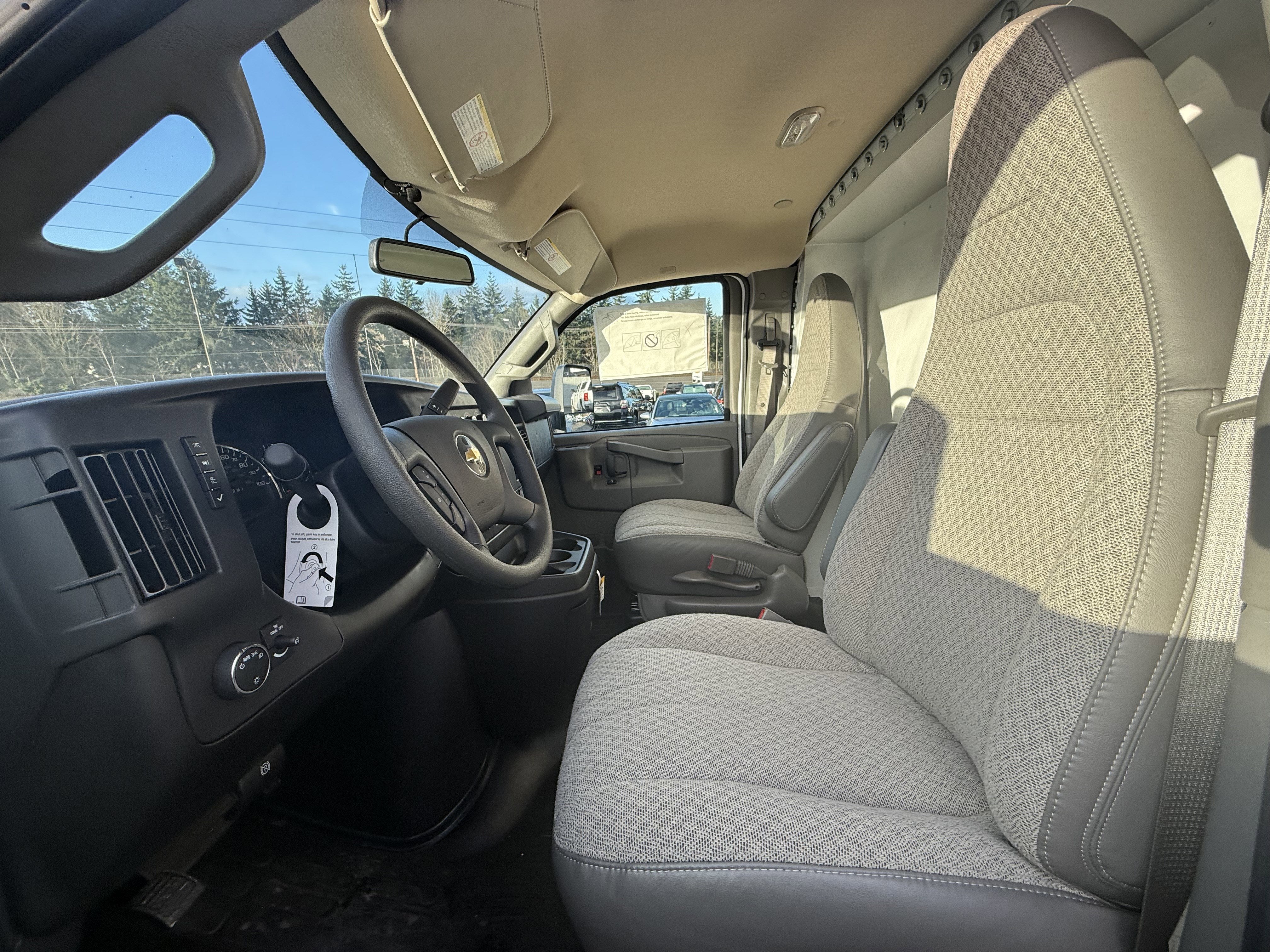 2025 Chevrolet Express Cutaway 3500 1WT