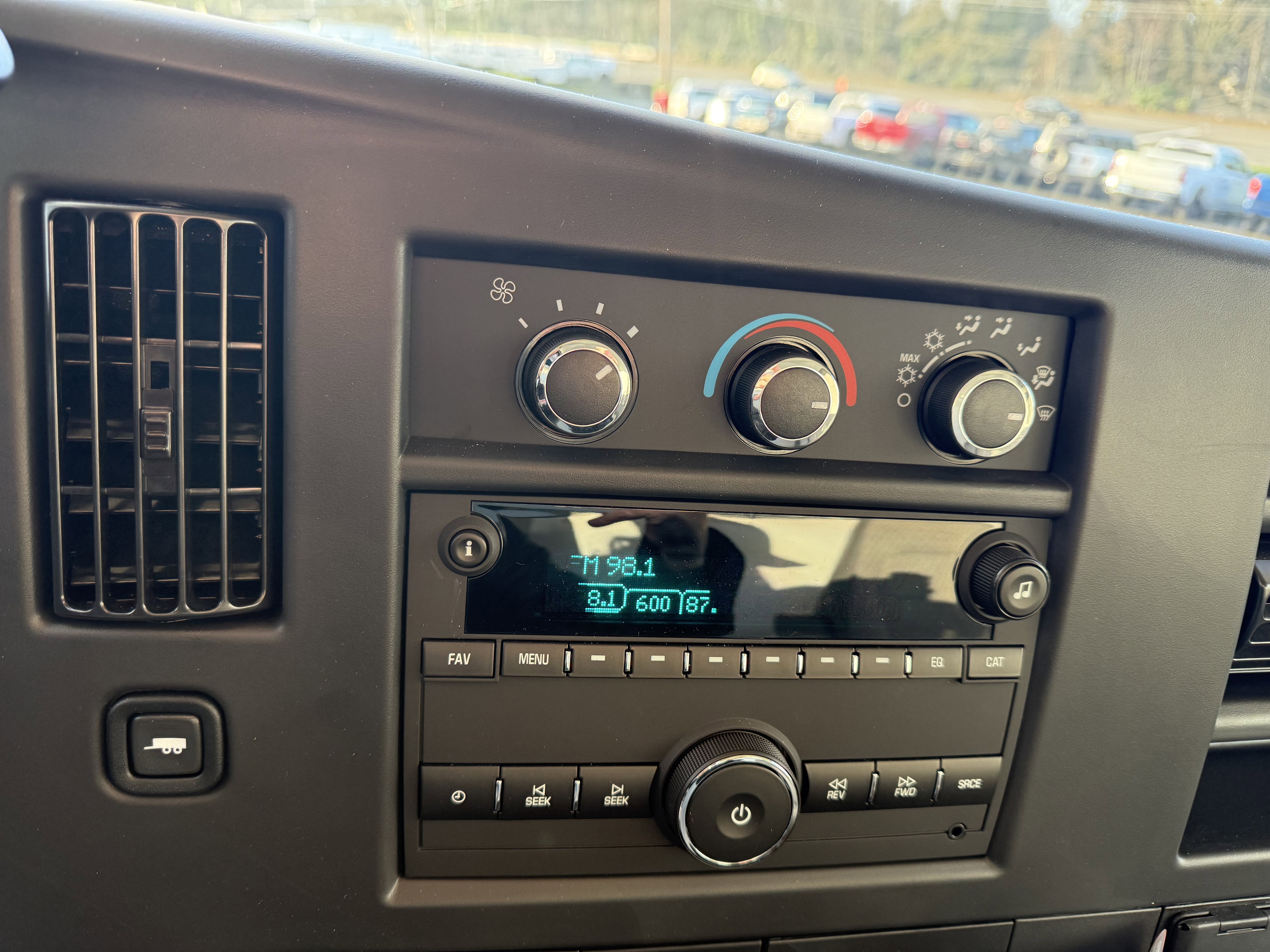 2025 Chevrolet Express Cutaway 3500 1WT