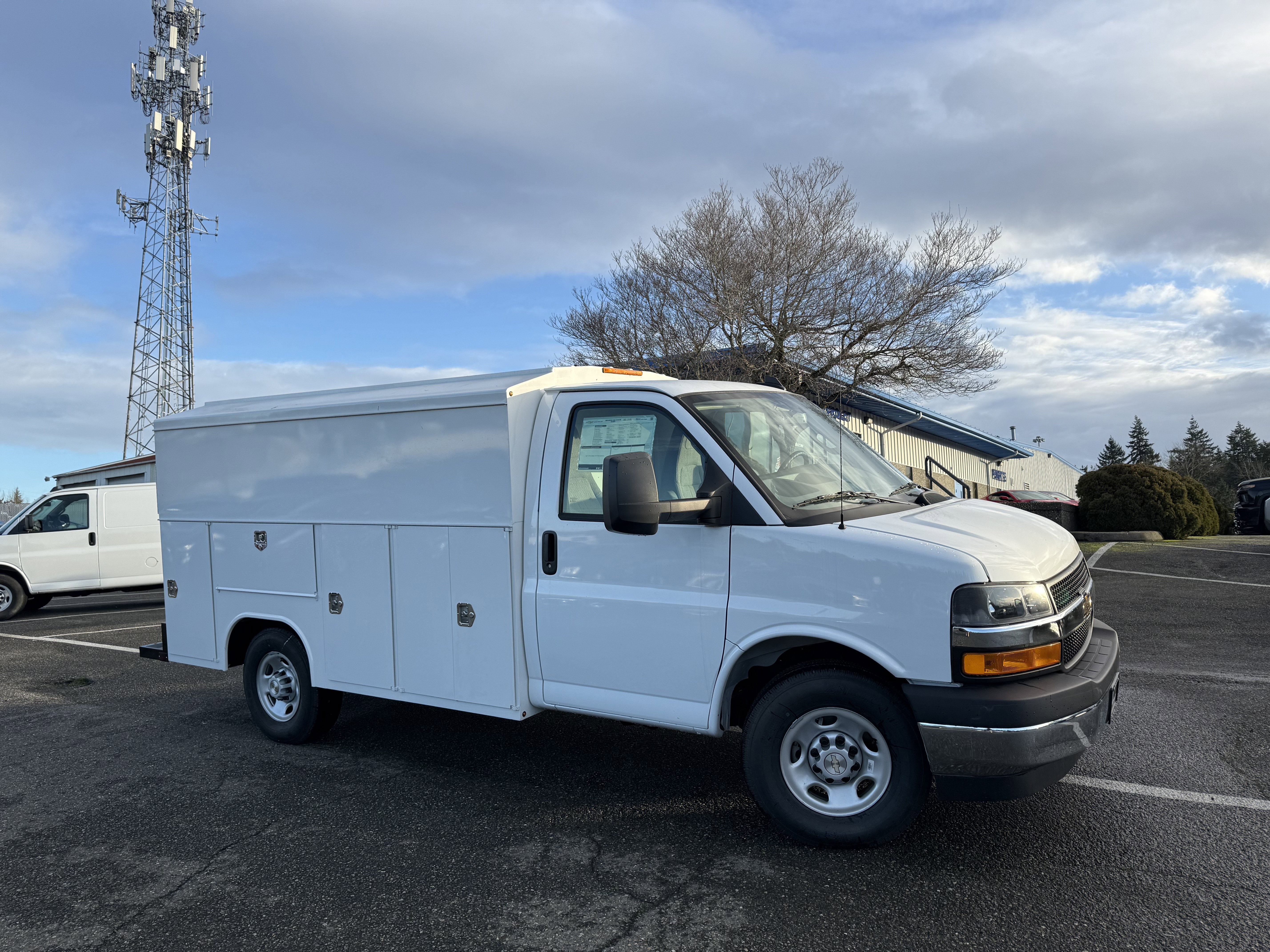 2025 Chevrolet Express Cutaway 3500 1WT