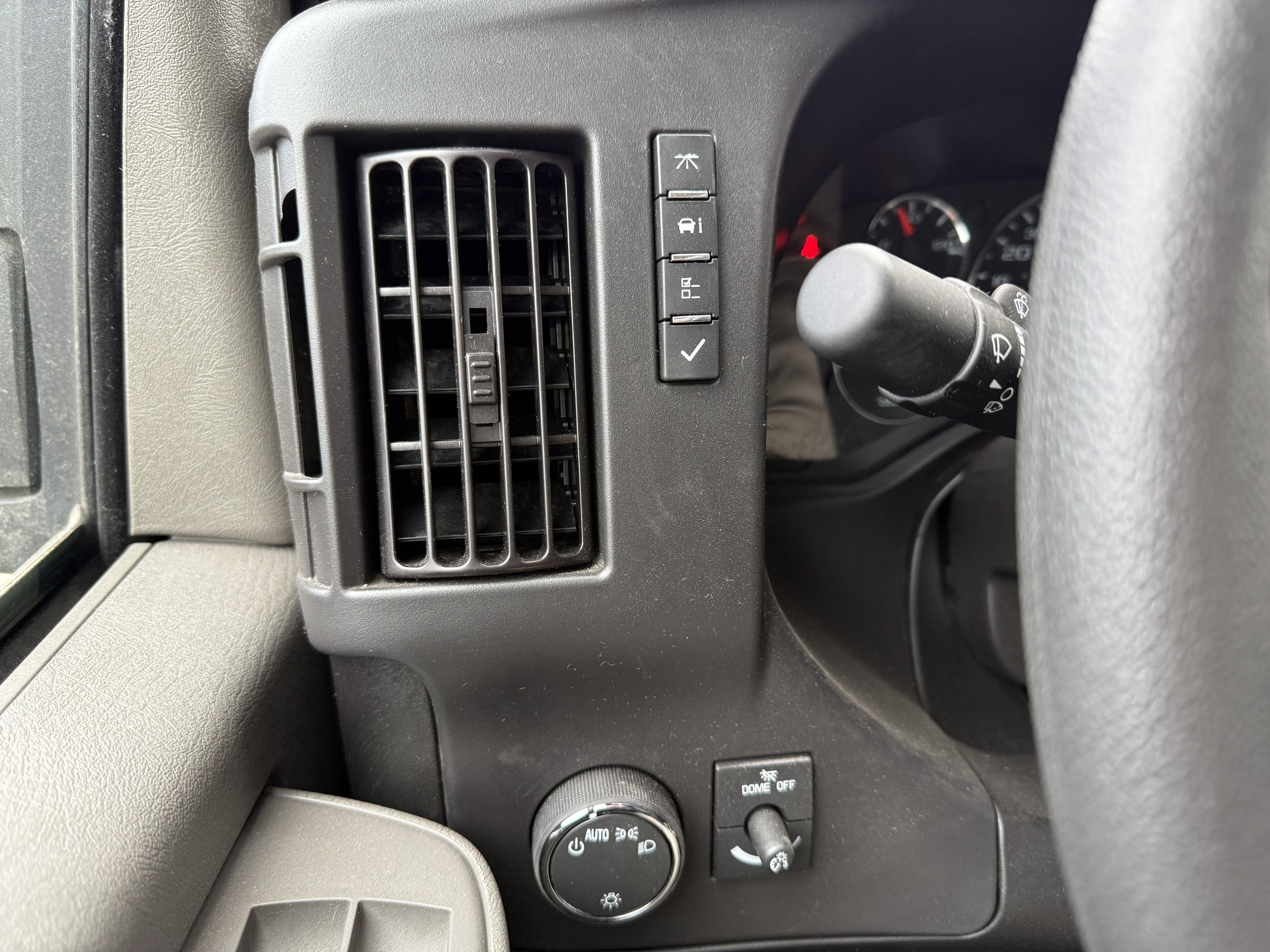 2024 Chevrolet Express Cutaway 3500 1WT