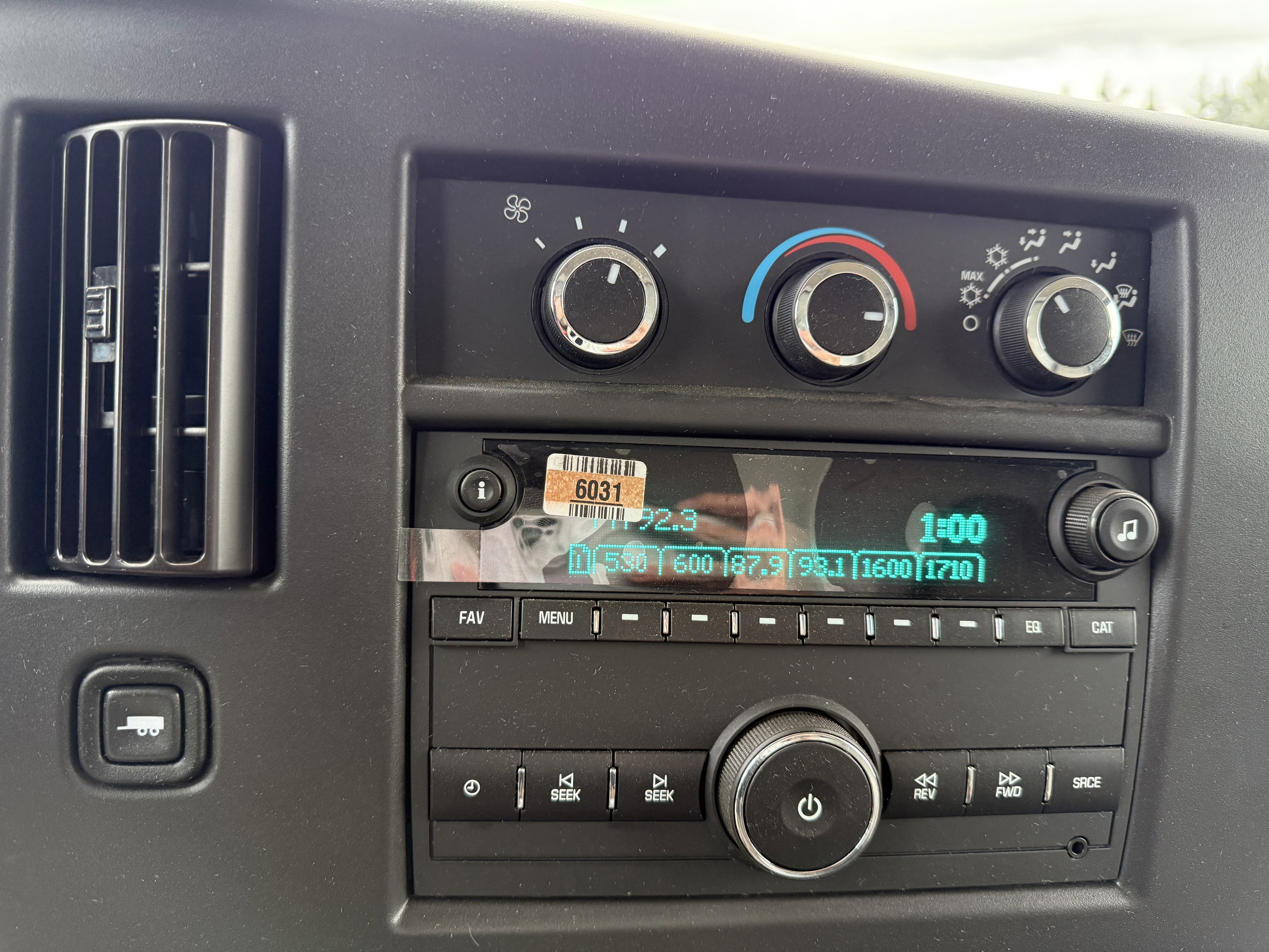 2024 Chevrolet Express Cutaway 3500 1WT