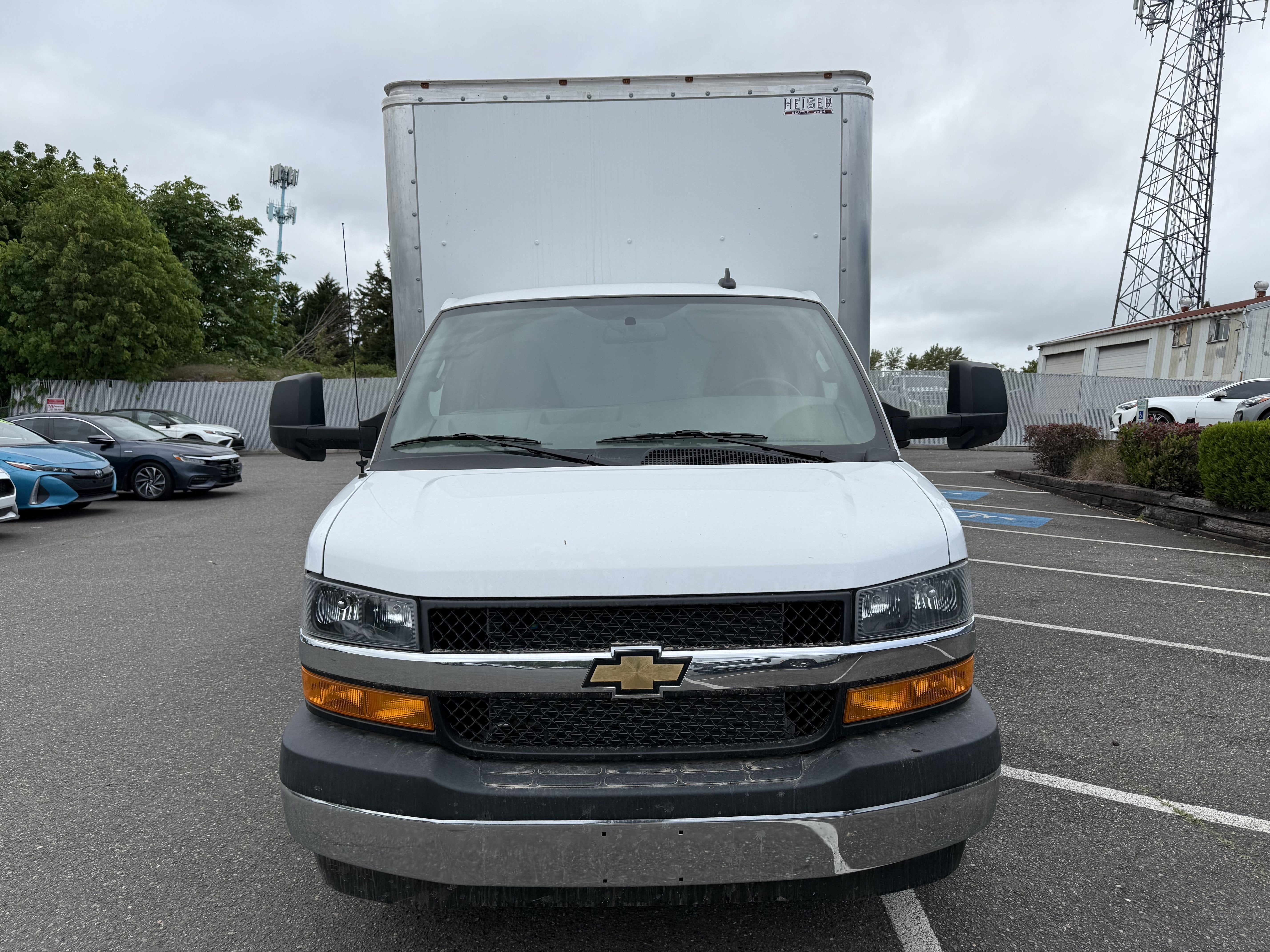 2024 Chevrolet Express Cutaway 3500 1WT