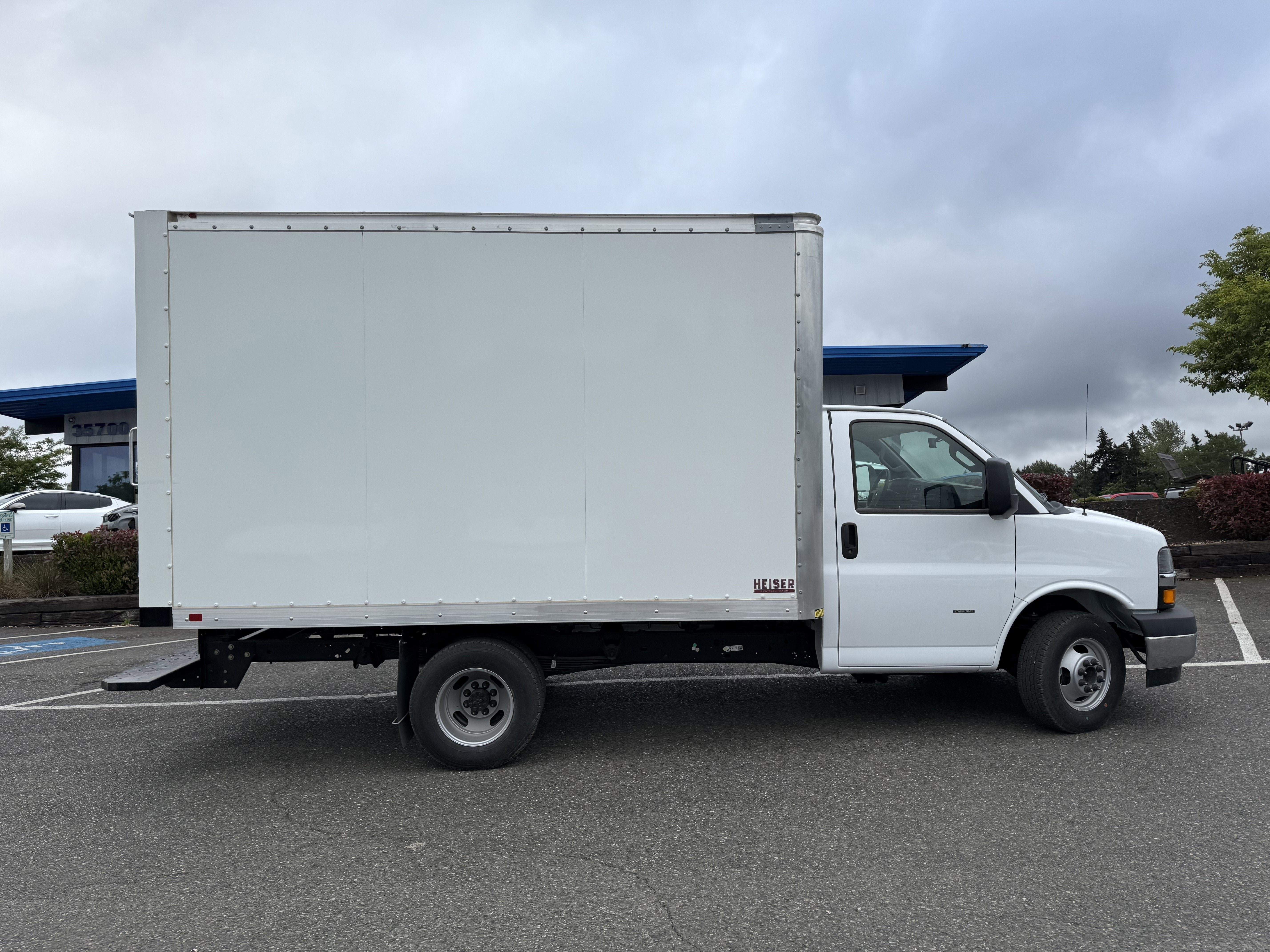 2024 Chevrolet Express Cutaway 3500 1WT