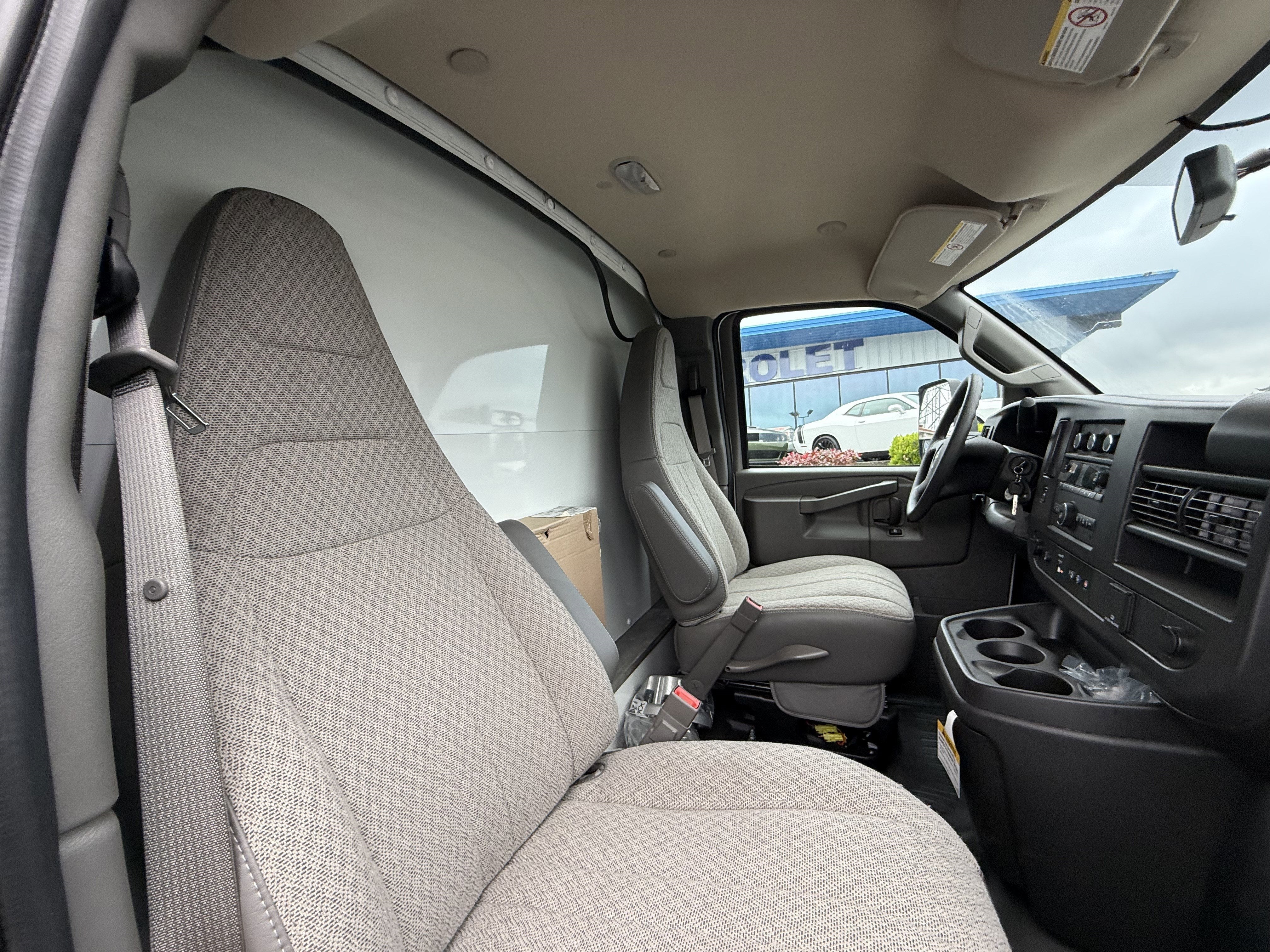 2024 Chevrolet Express Cutaway 3500 1WT