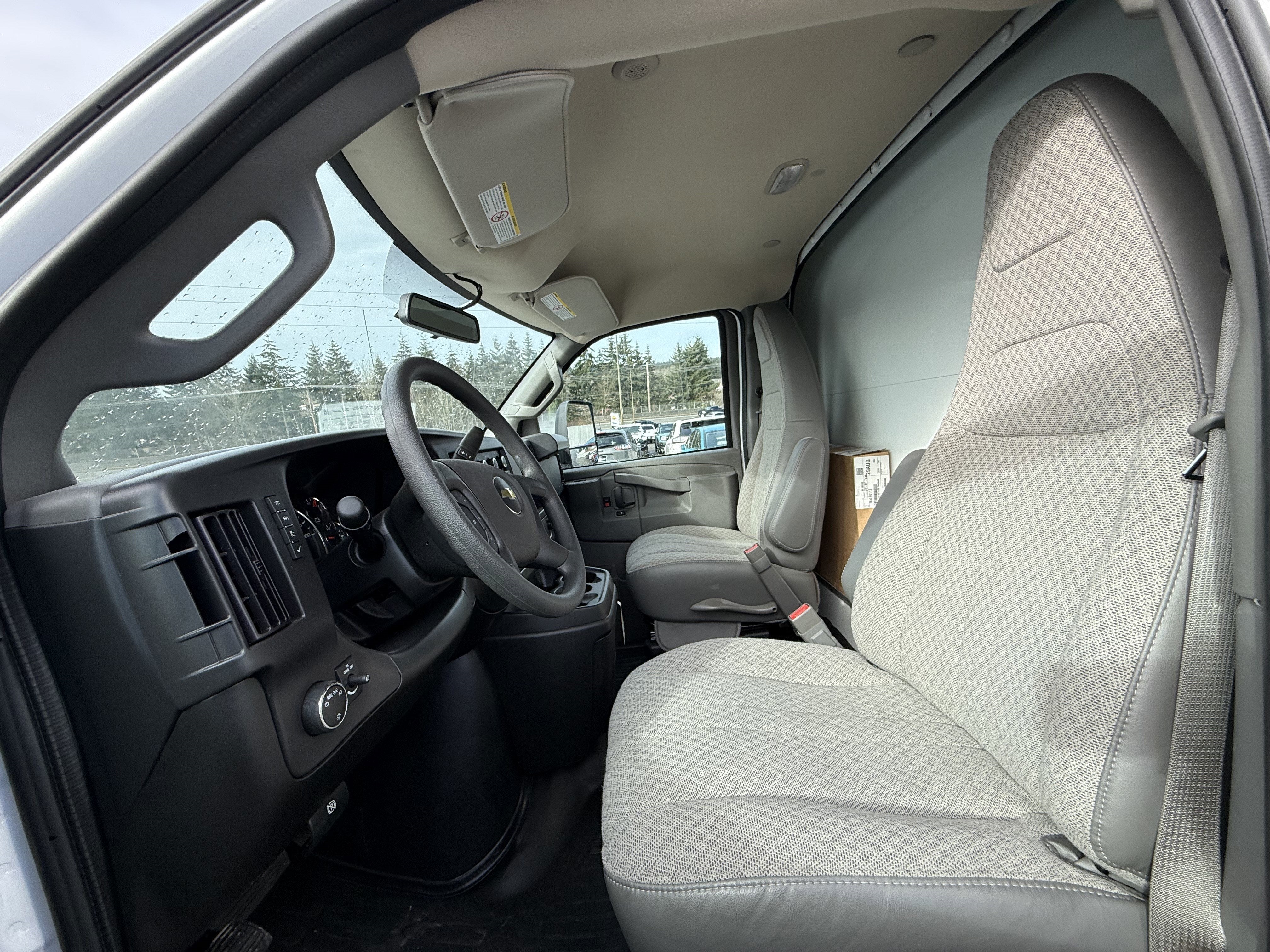 2024 Chevrolet Express Cutaway 3500 1WT