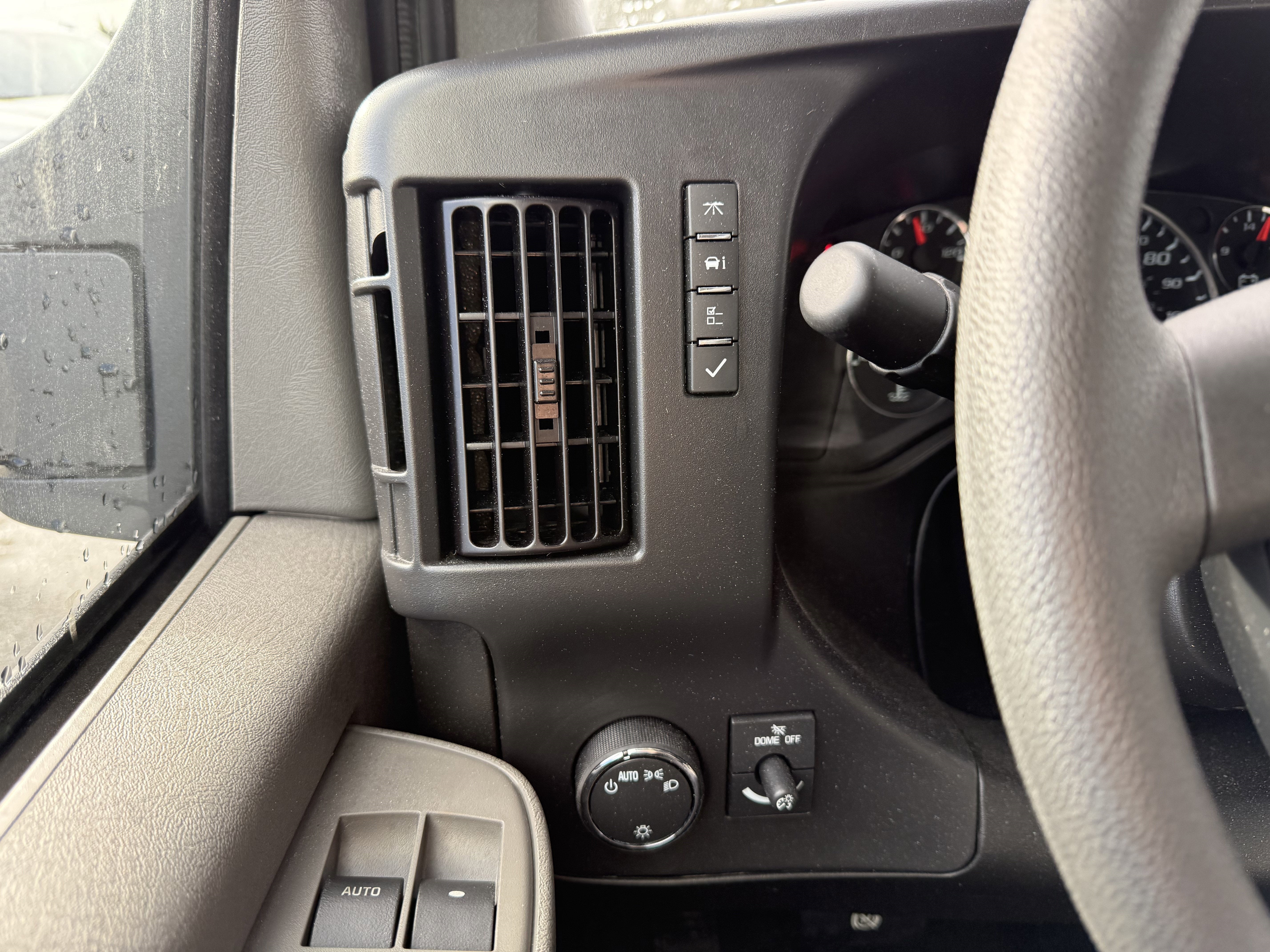 2024 Chevrolet Express Cutaway 3500 1WT