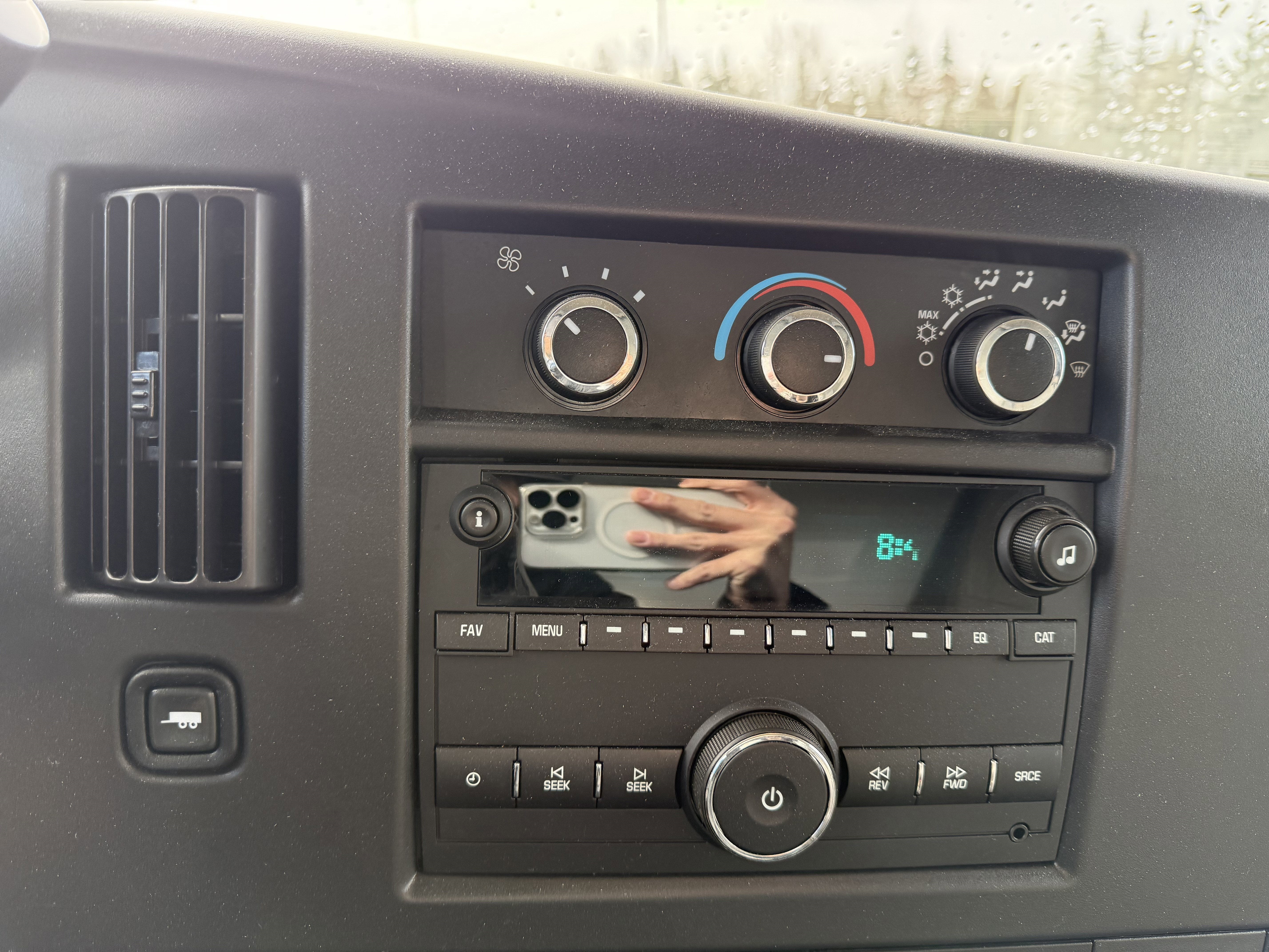 2024 Chevrolet Express Cutaway 3500 1WT