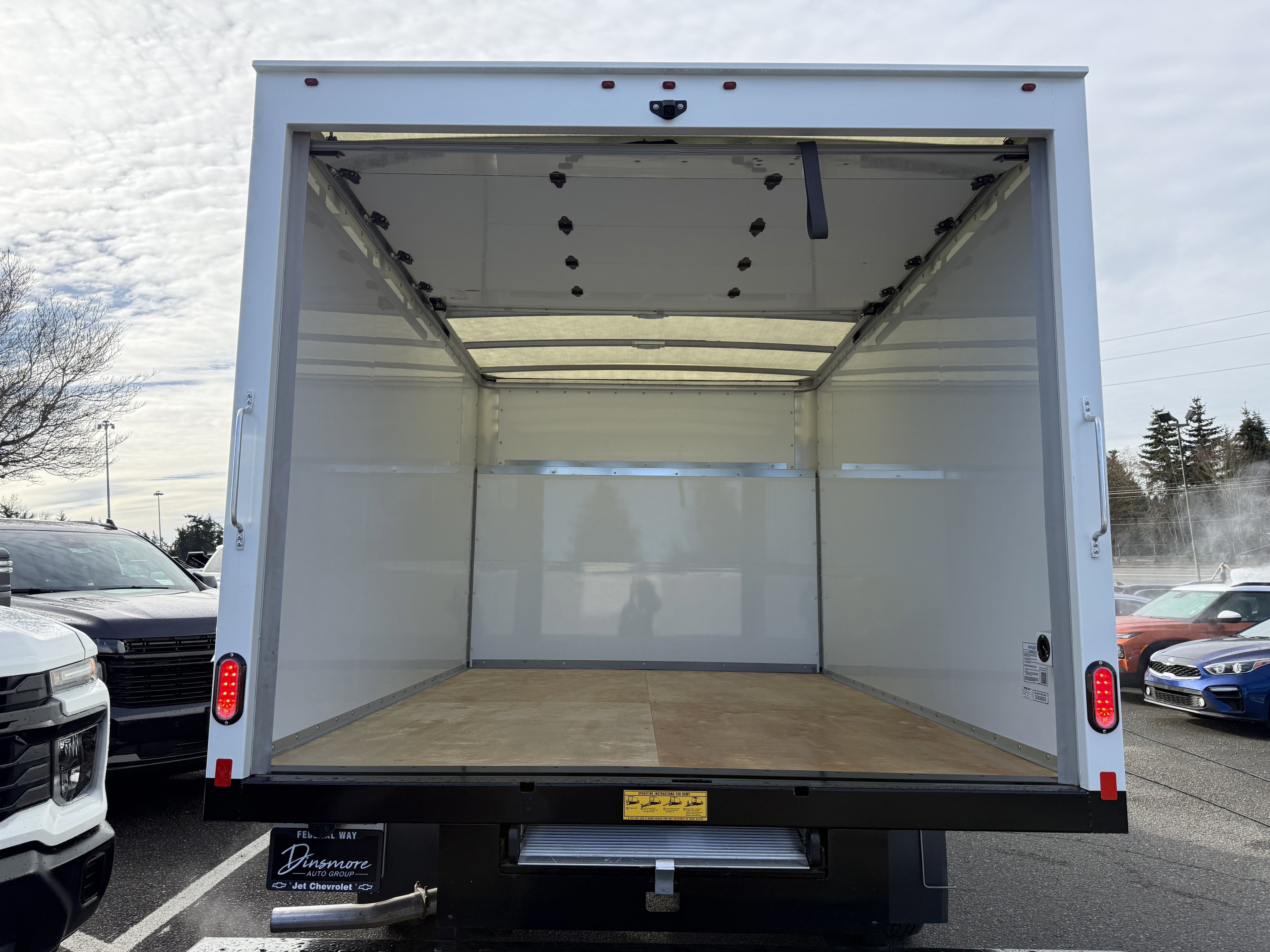 2024 Chevrolet Express Cutaway 3500 1WT