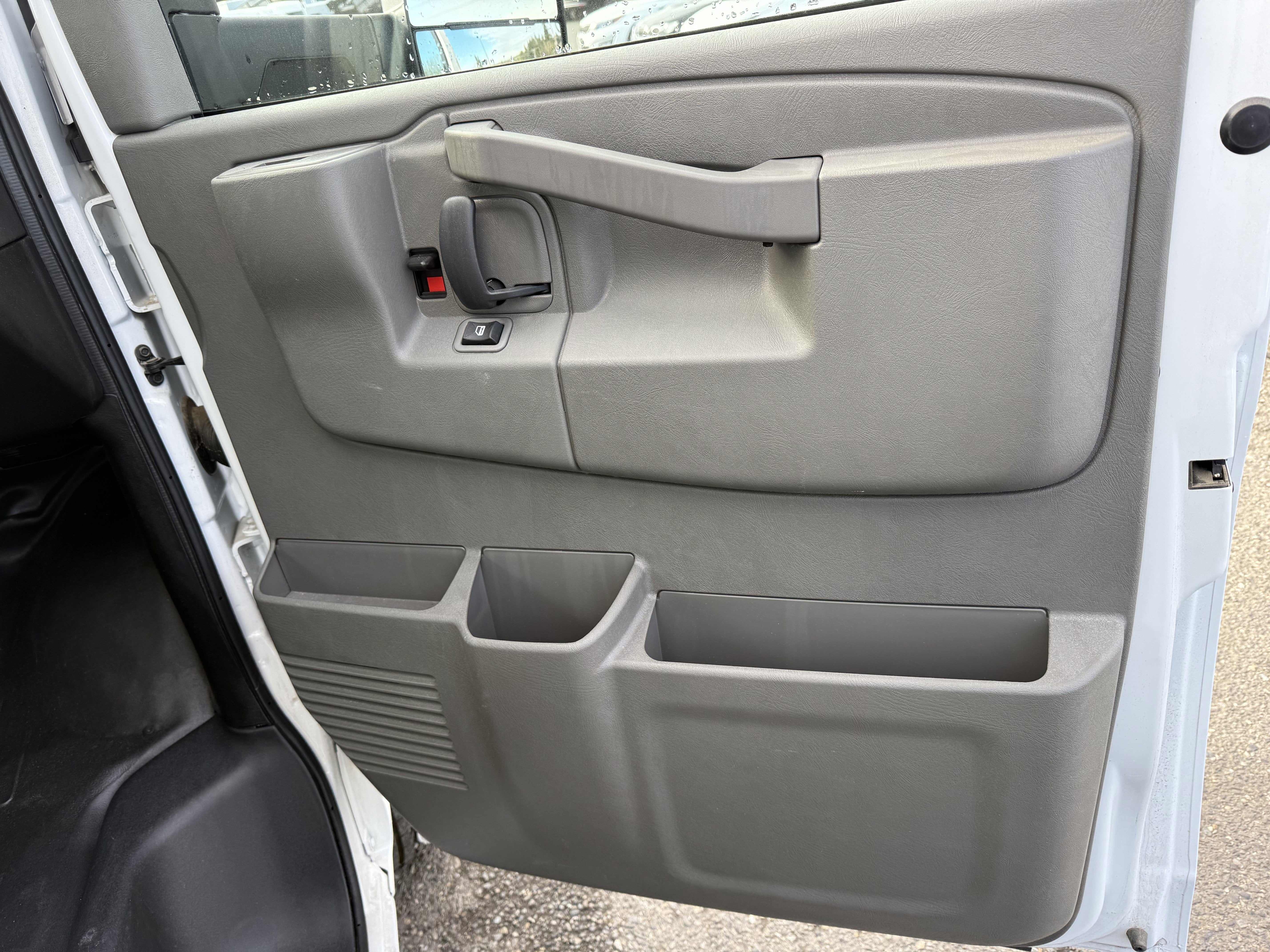 2024 Chevrolet Express Cutaway 3500 1WT