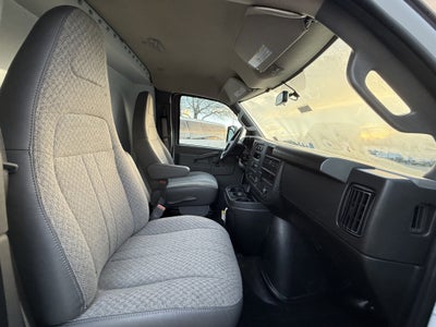 2025 Chevrolet Express Cutaway 3500 1WT