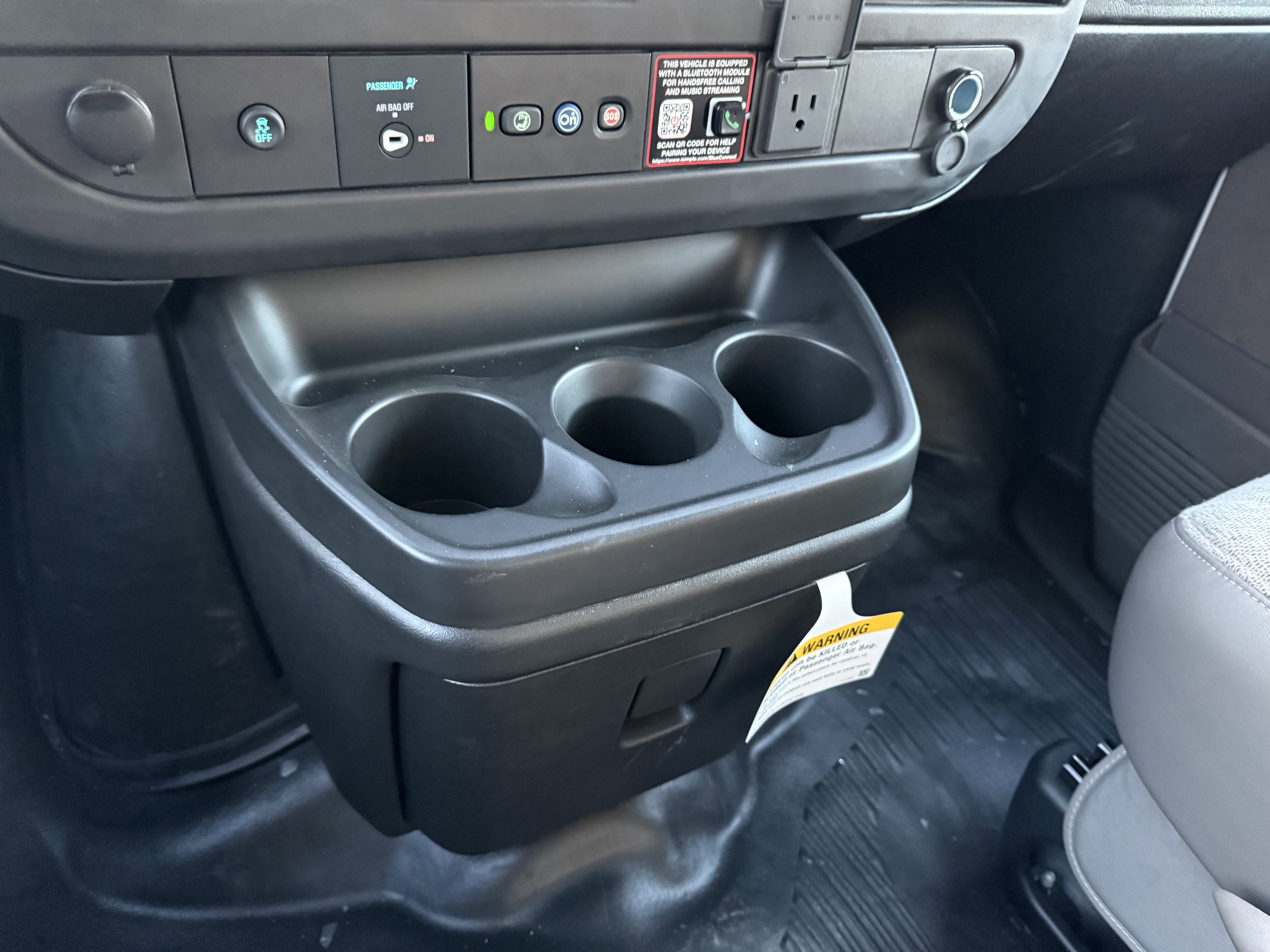 2025 Chevrolet Express Cutaway 3500 1WT