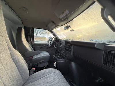 2025 Chevrolet Express Cutaway 3500 1WT