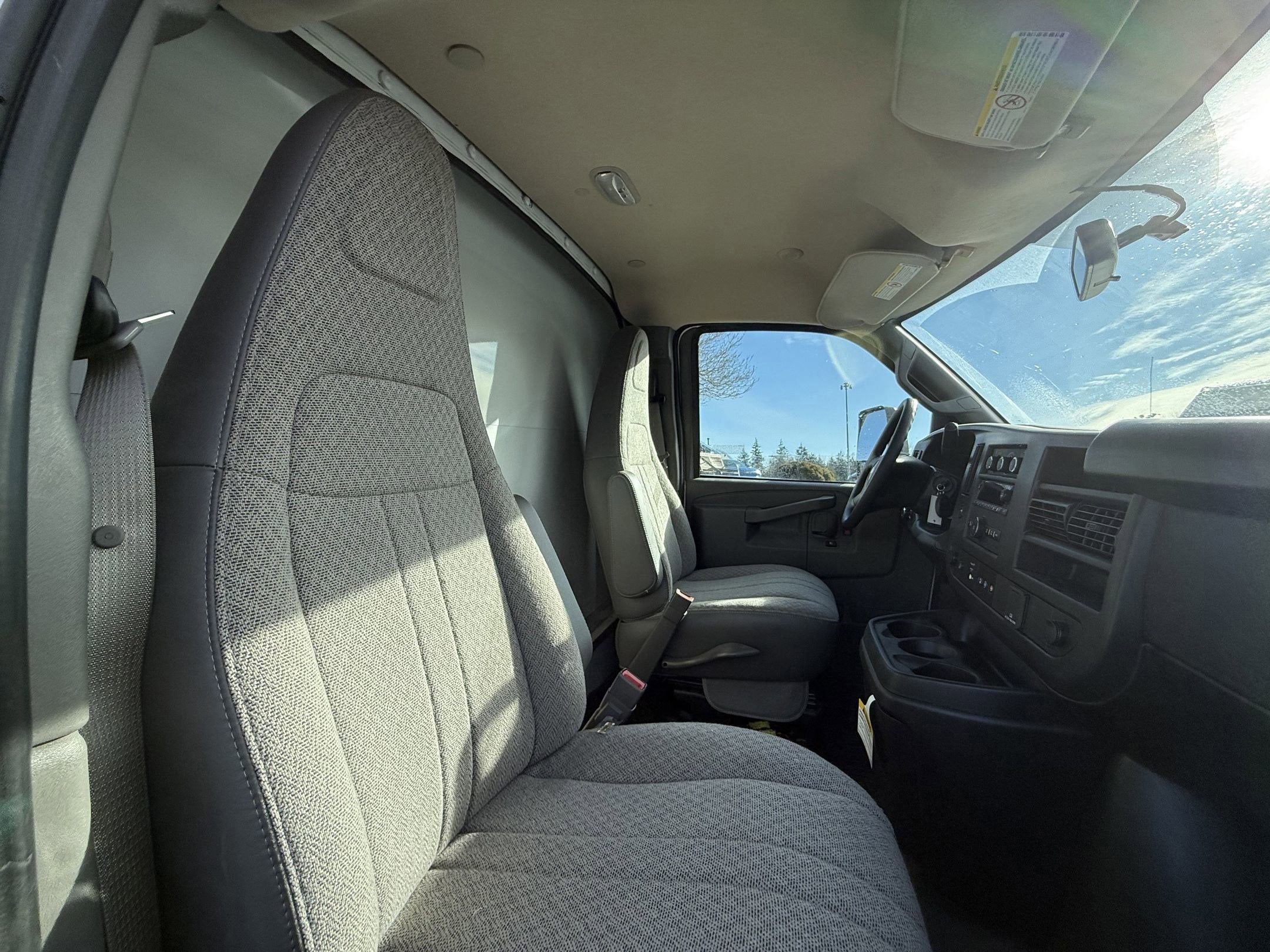 2024 Chevrolet Express Cutaway 3500 1WT