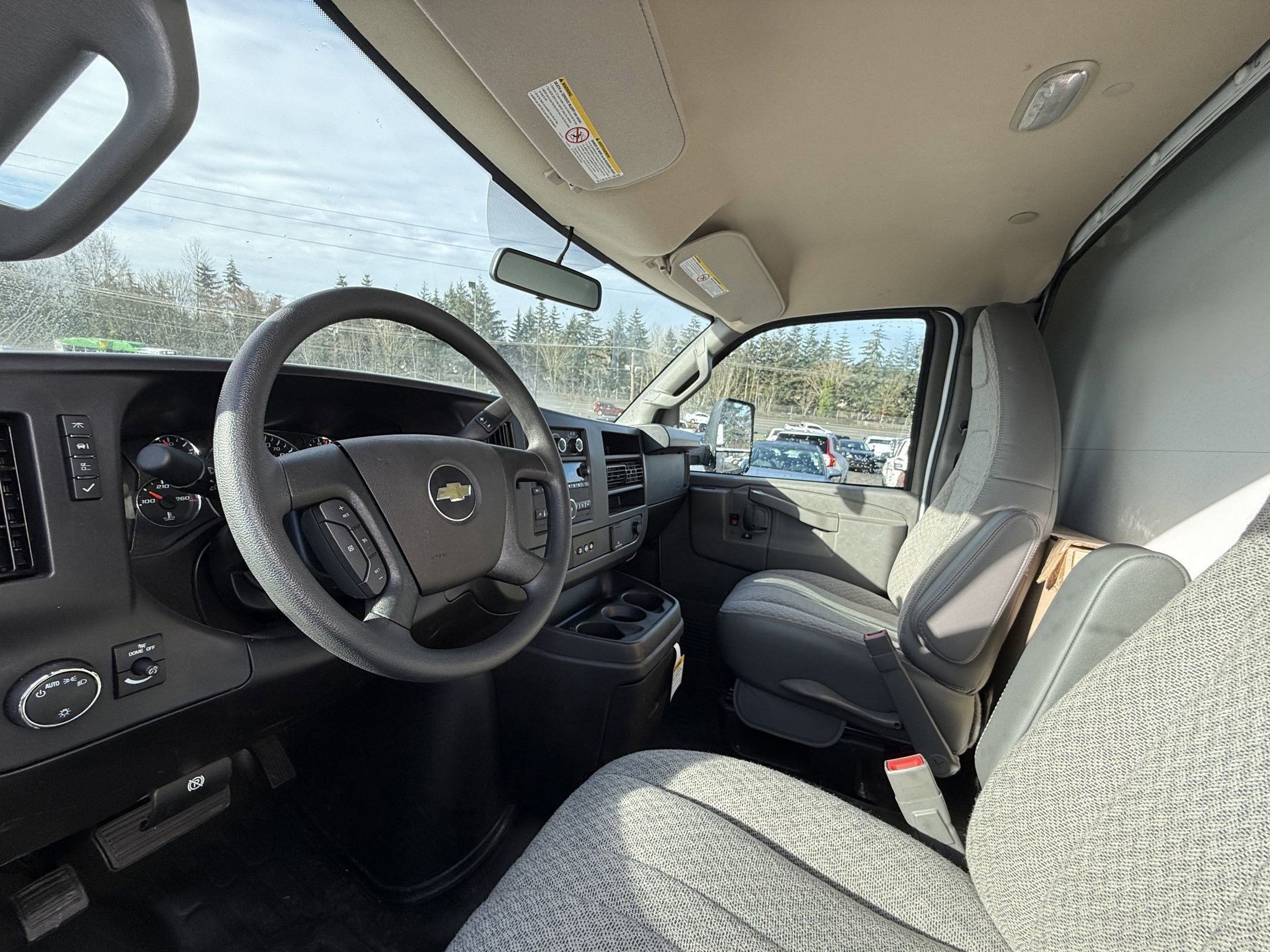 2024 Chevrolet Express Cutaway 3500 1WT