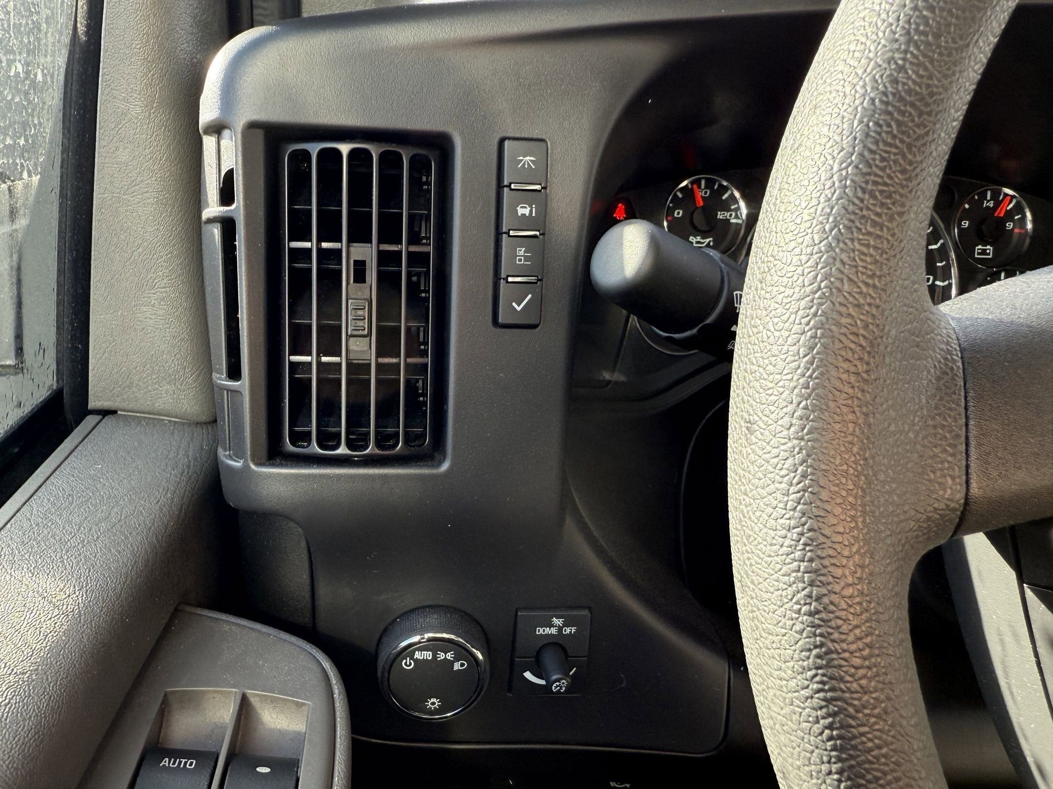 2024 Chevrolet Express Cutaway 3500 1WT