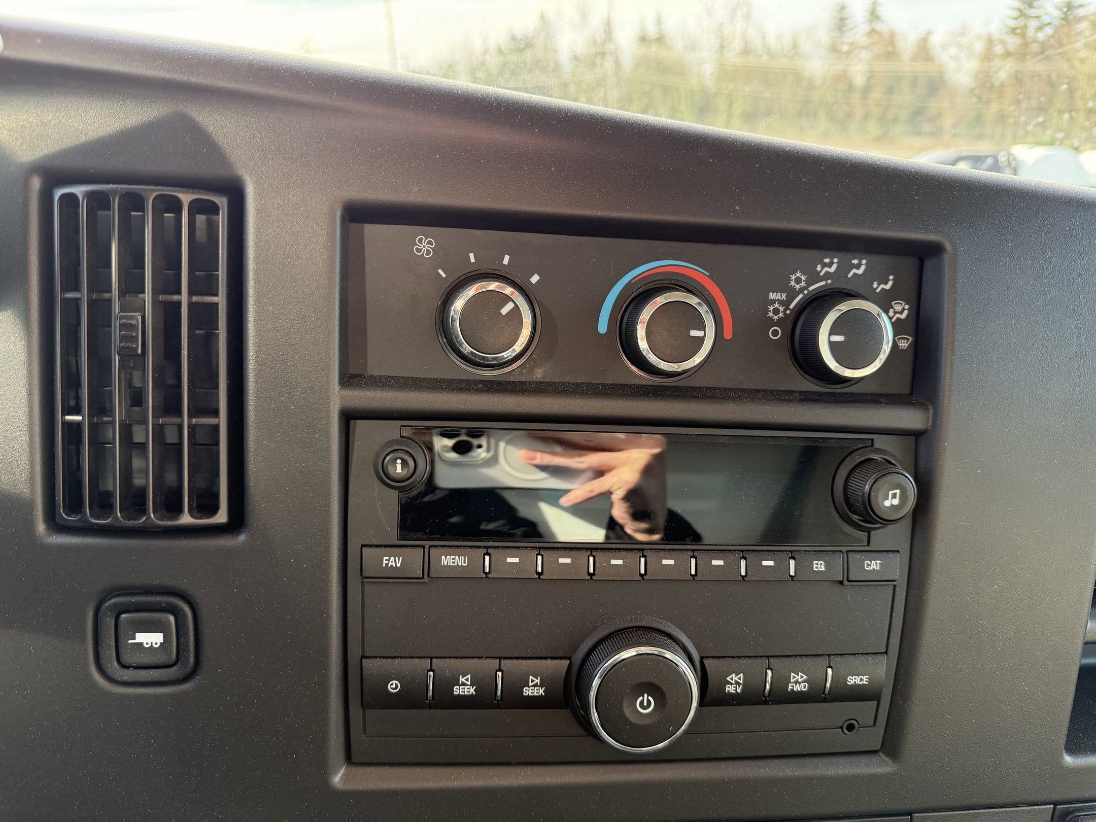 2024 Chevrolet Express Cutaway 3500 1WT