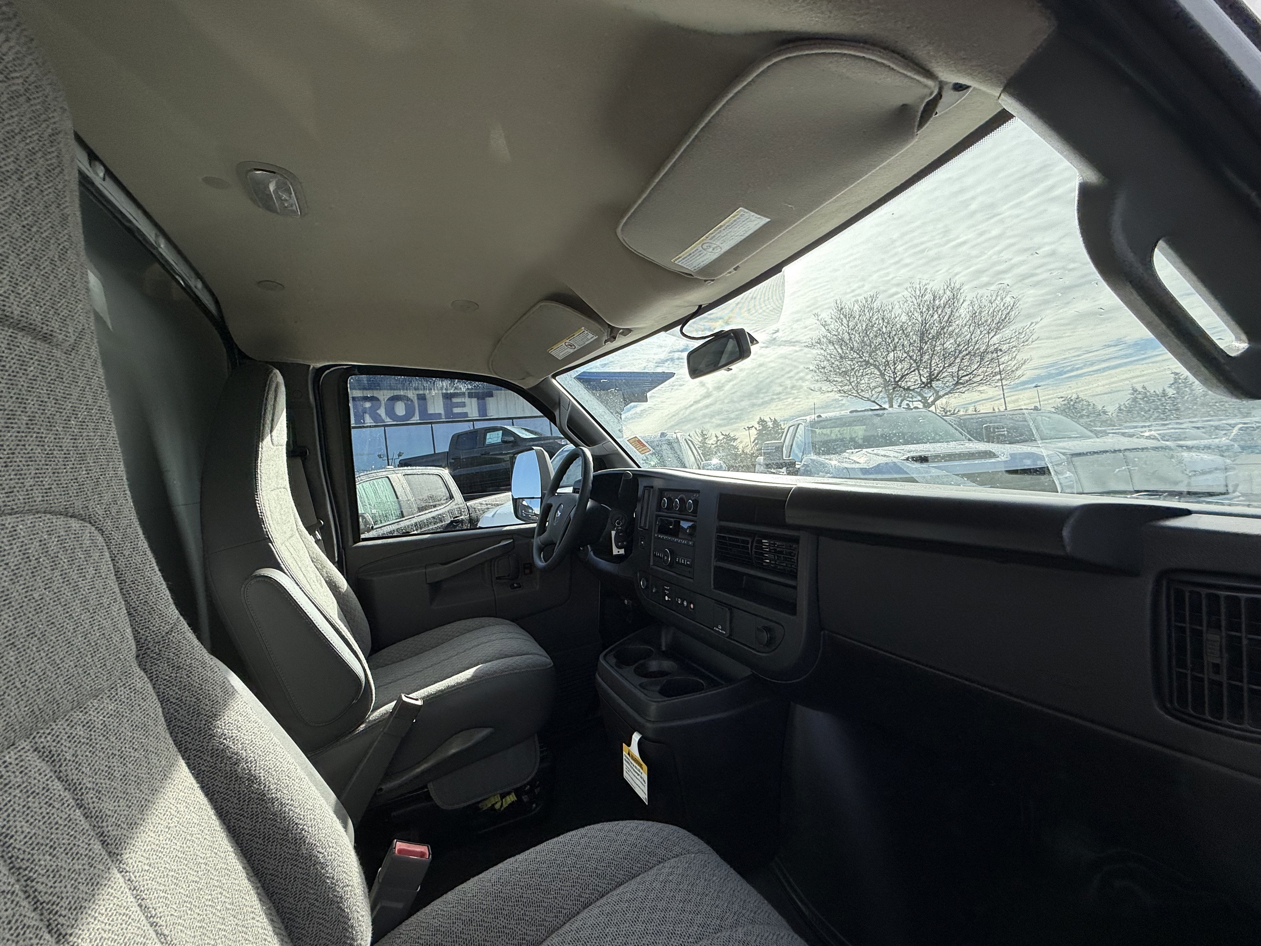 2024 Chevrolet Express Cutaway 3500 1WT