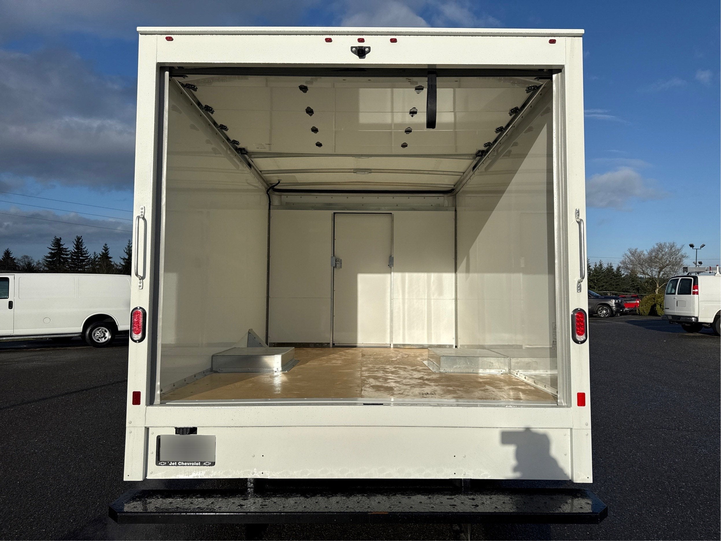 2025 Chevrolet Express Cutaway 3500 1WT