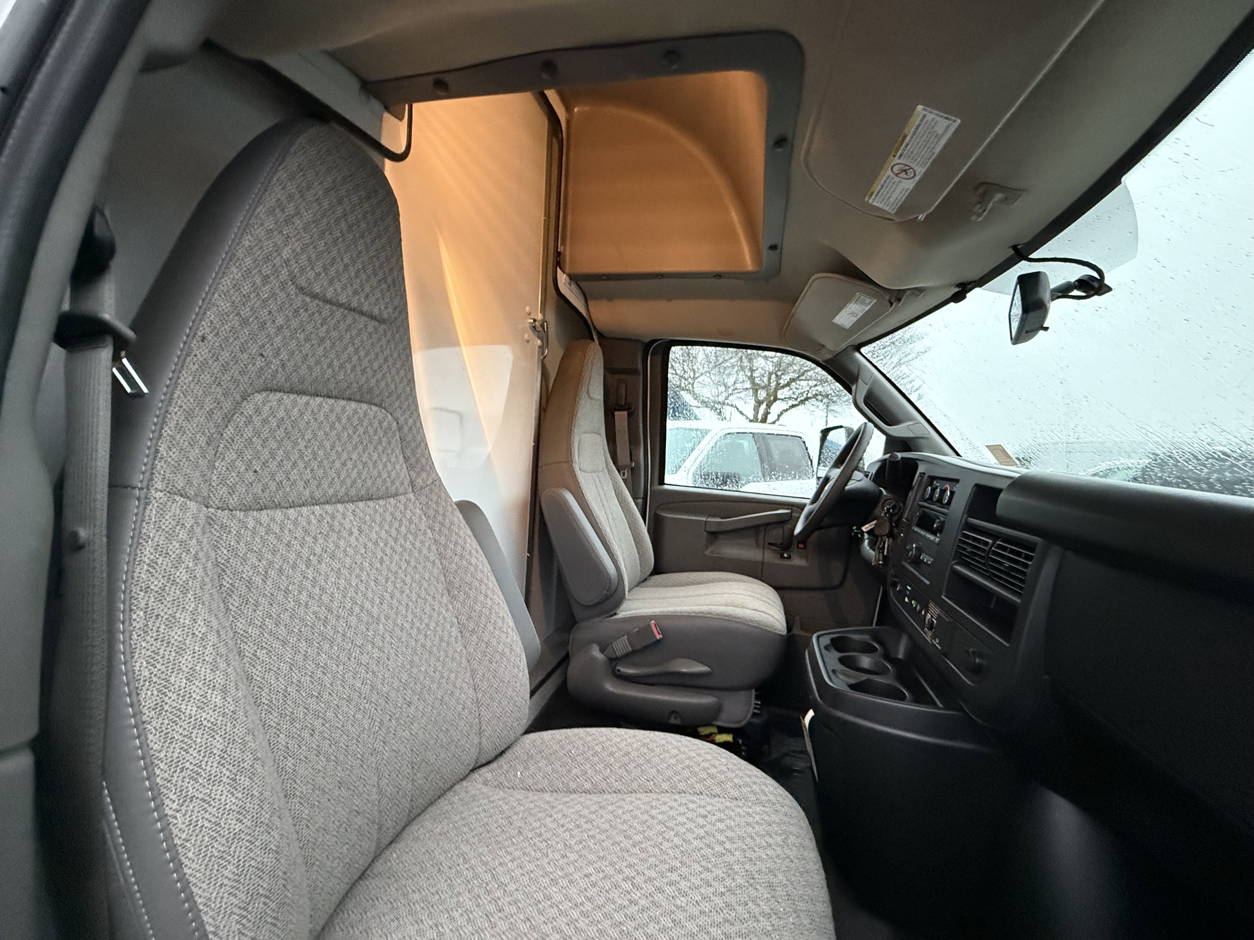 2025 Chevrolet Express Cutaway 3500 1WT