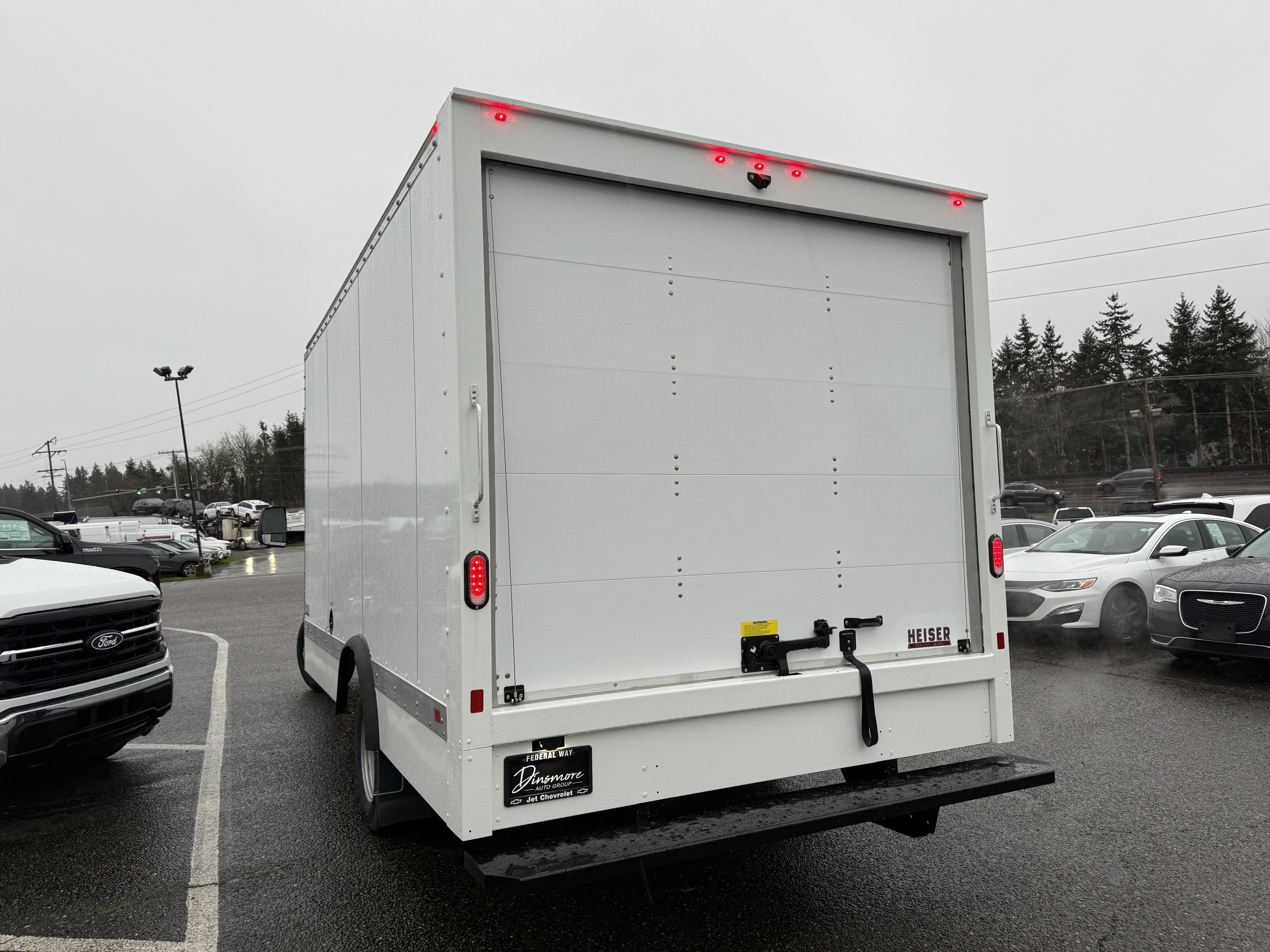 2025 Chevrolet Express Cutaway 3500 1WT