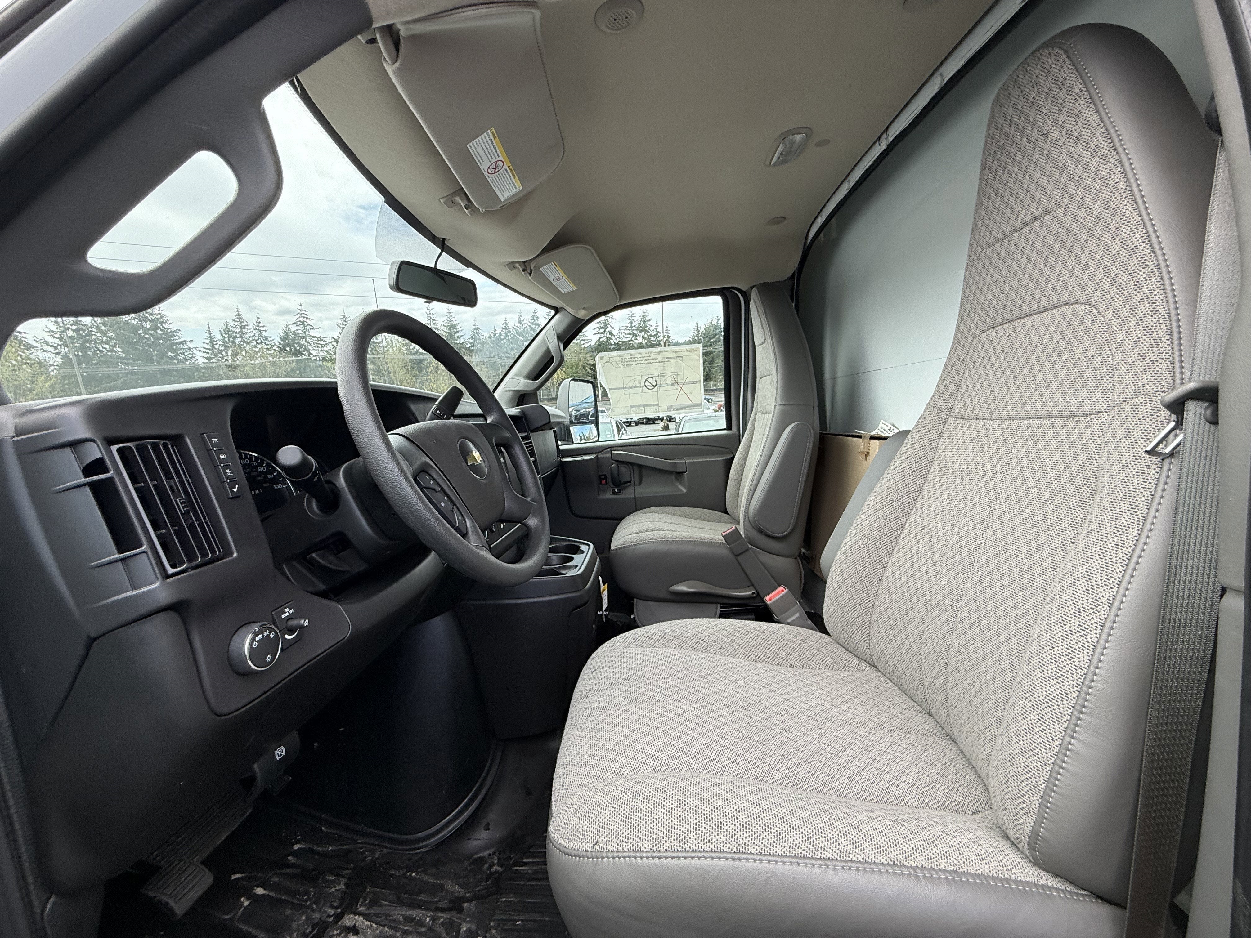 2024 Chevrolet Express Cutaway 4500 2WT