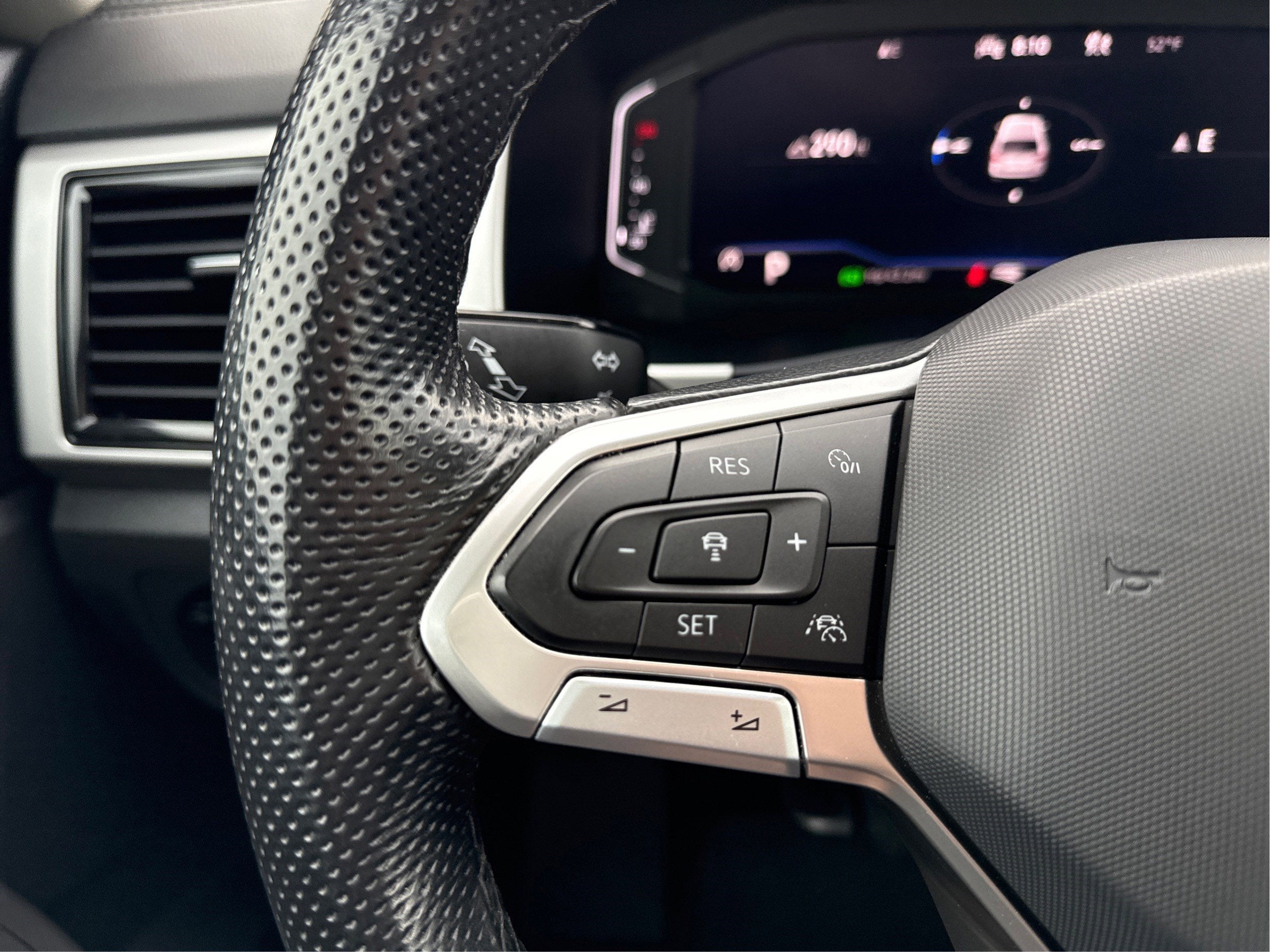 2023 Volkswagen Atlas 3.6L V6 SEL Premium R-Line