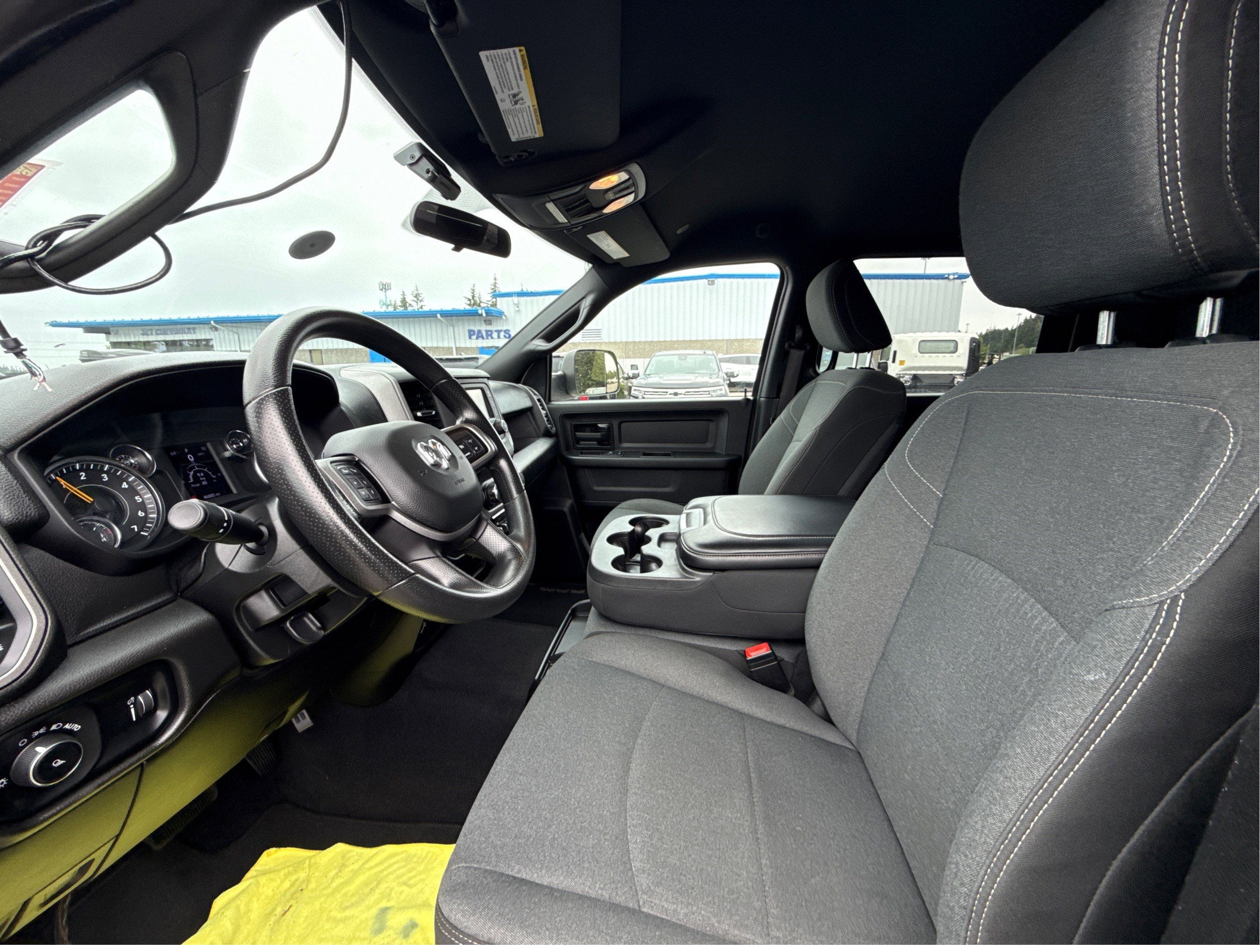 2022 RAM 3500 Tradesman Crew Cab 4x4 8' Box