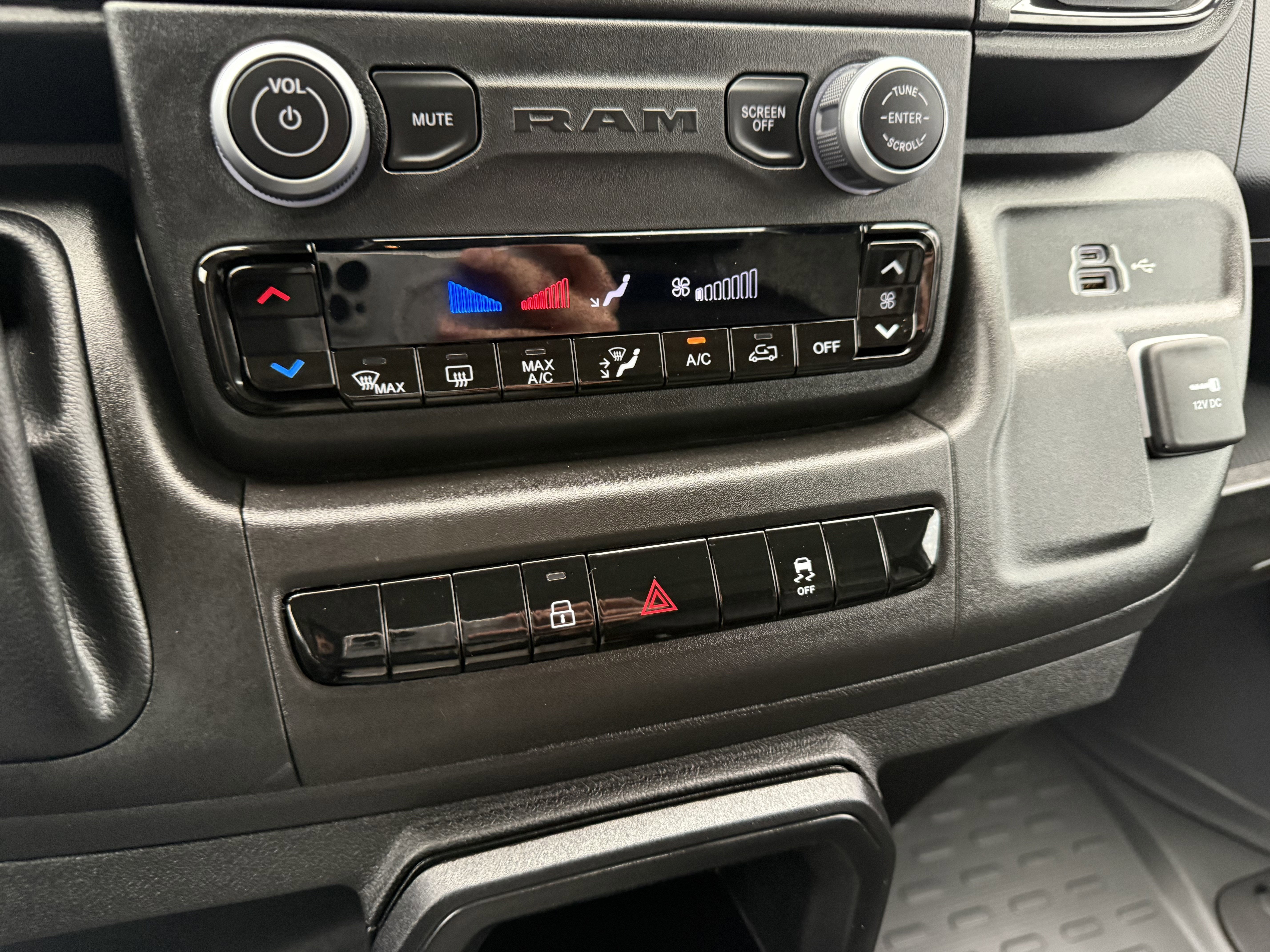 2024 RAM ProMaster 3500 Cargo Van Tradesman Low Roof 136" WB w/Pass Seat