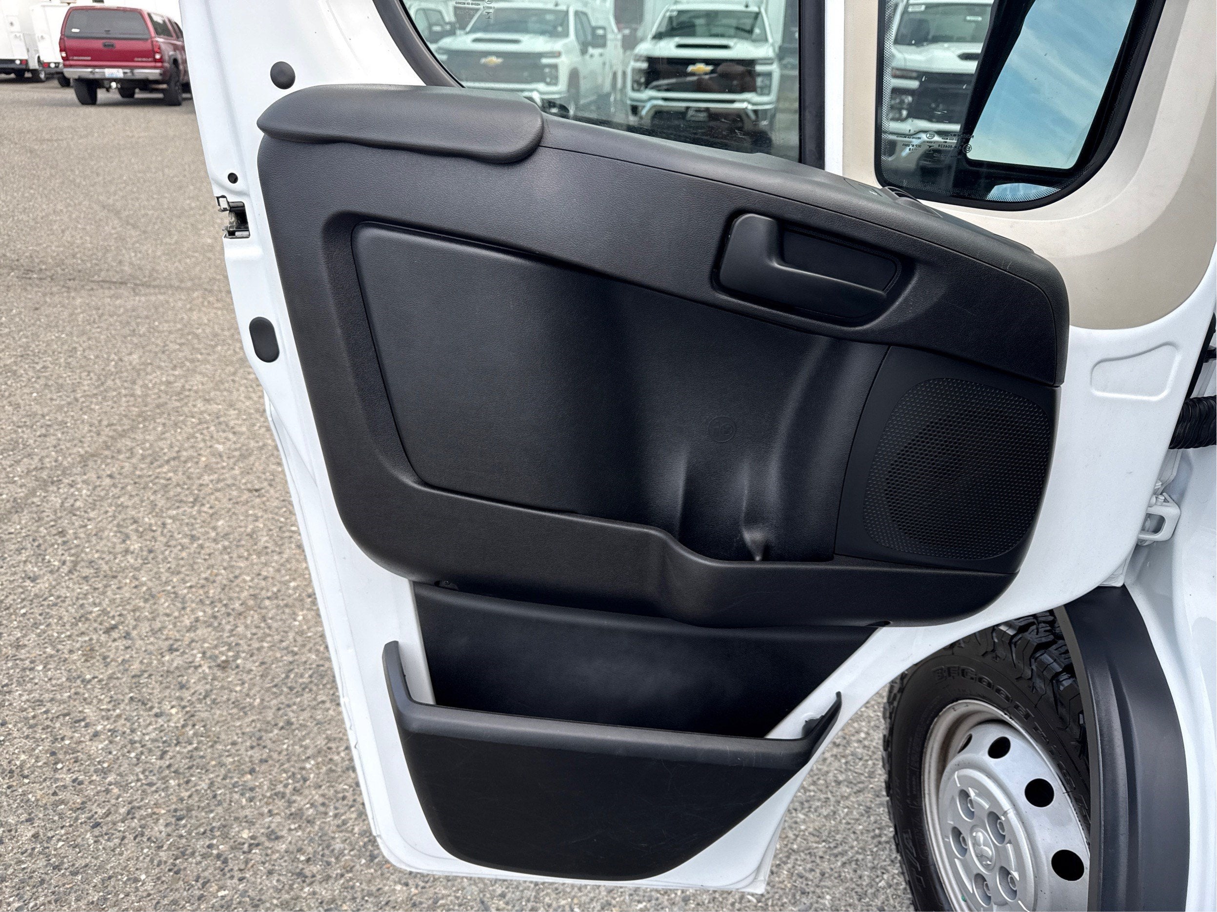 2018 RAM ProMaster Cargo Van 1500 HIGH RF 13