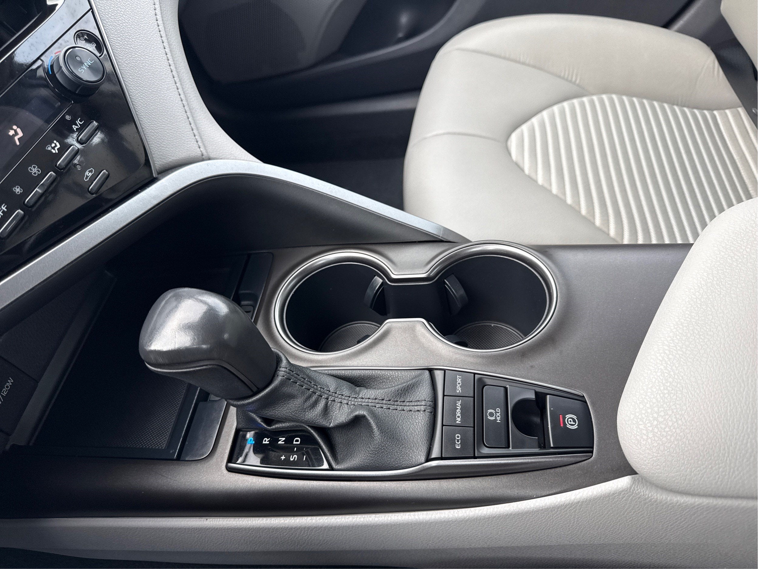 2023 Toyota Camry SE AWD